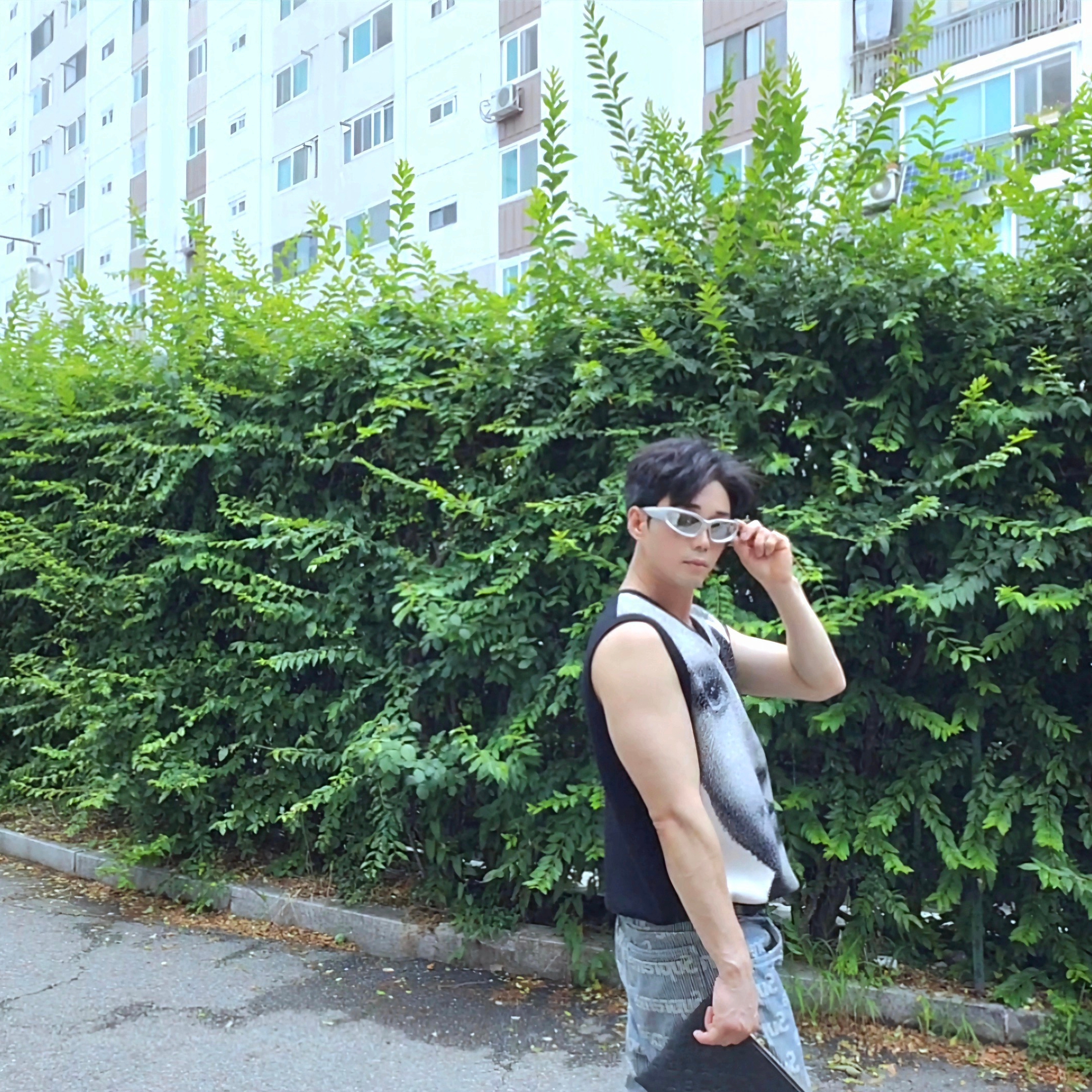 Supreme Denim Painter Pants Stripe - 24SS, Stussy Photo Jacquard Vest Black 착용 스타일 - 1
