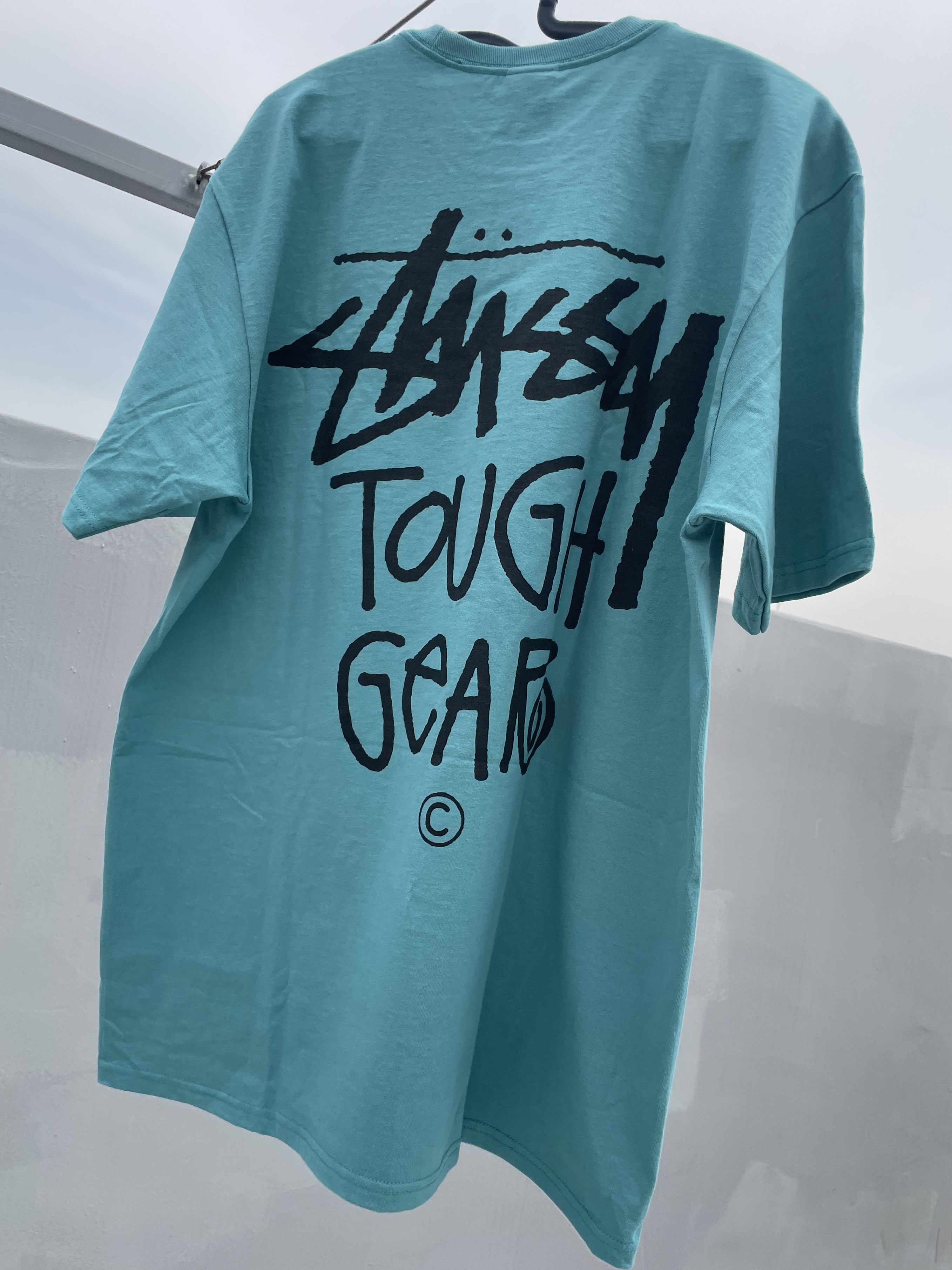 Stussy Tough Gear T-Shirt Ocean 착용 스타일 - 1