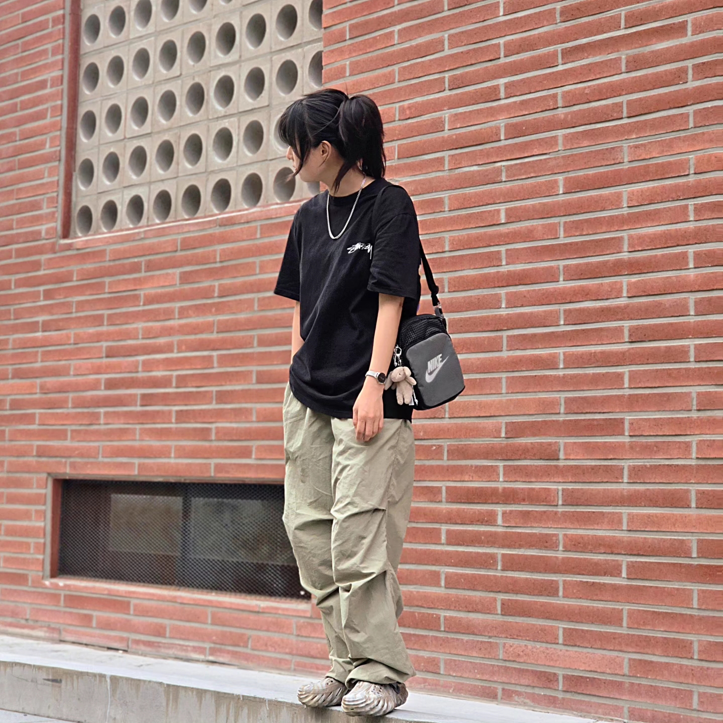 Stussy Sphinx T-shirt Black, Crocs Echo Marbled Clog Bone Multi 착용 스타일 - 1