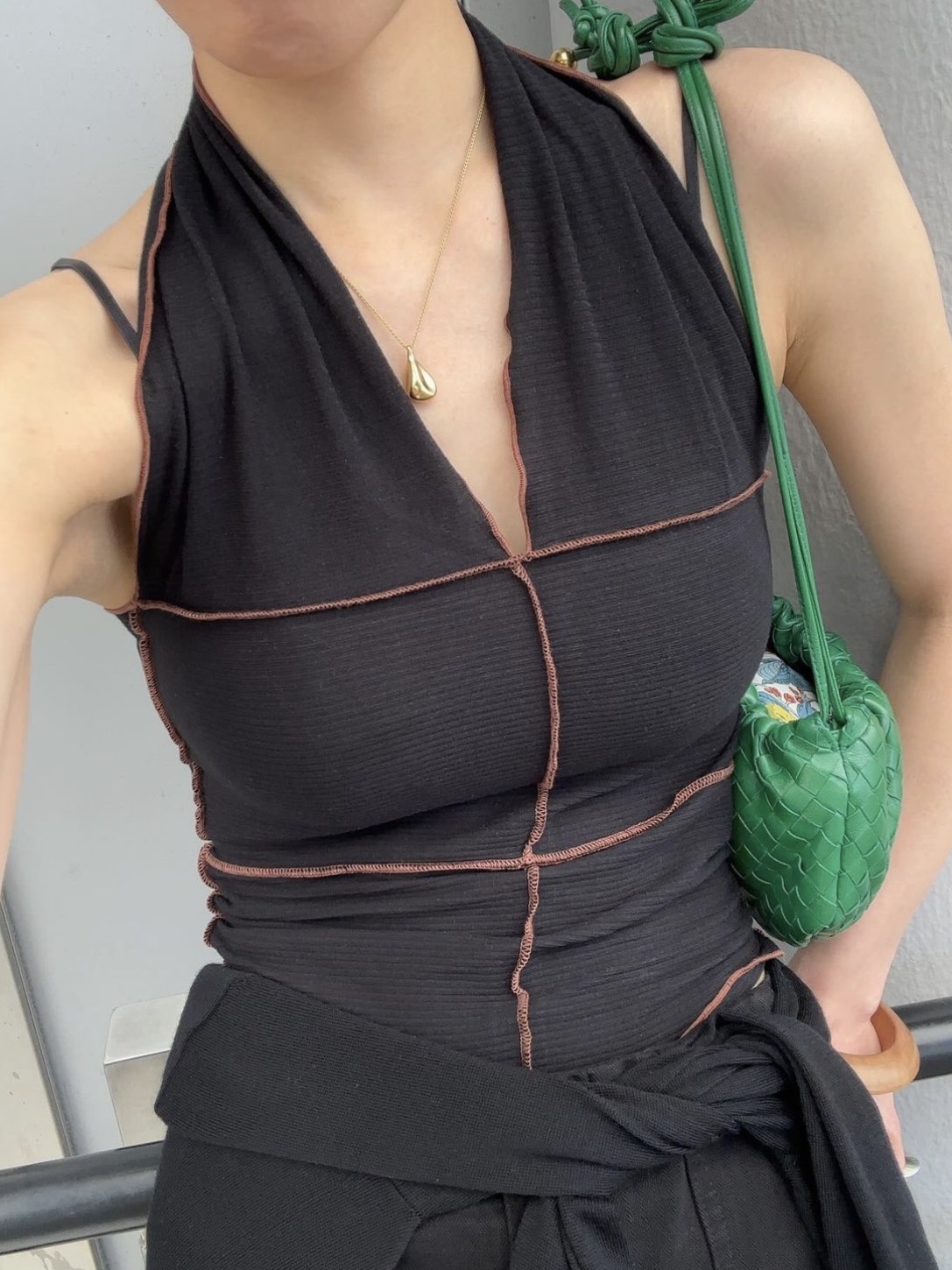 Baserange Women Cinder Halter Top Black 착용 스타일