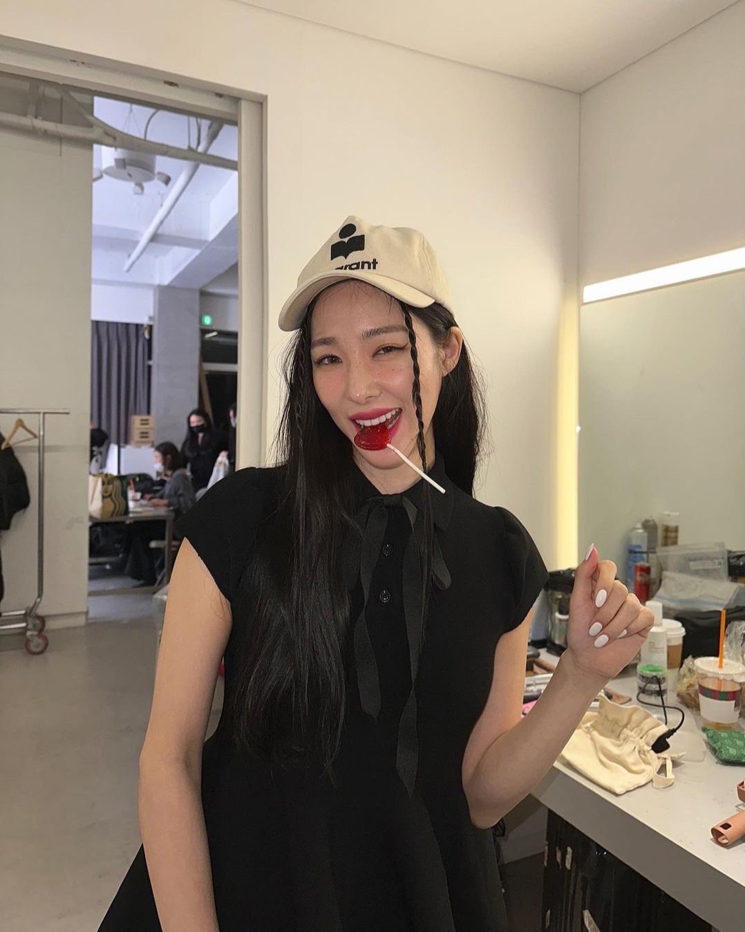 Isabel Marant Tyronyh Cap Black Ecru, (W) Isabel Marant Tyron Cap Indigo - 22SS 착용 스타일 - 4