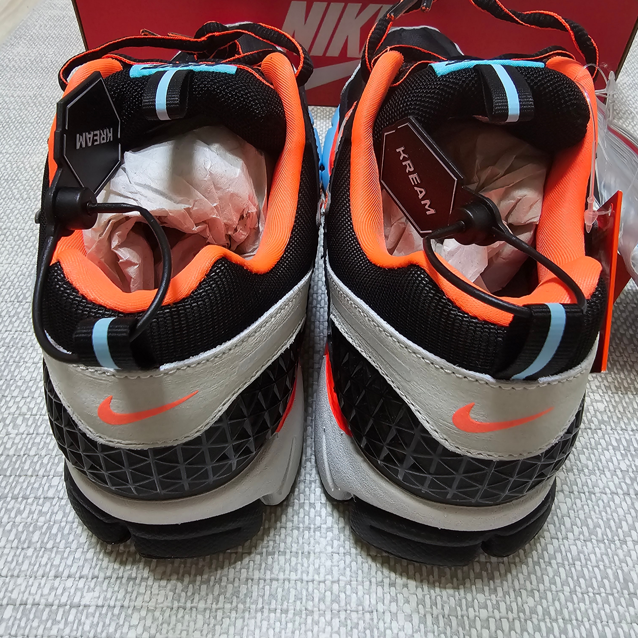 (W) Nike Zoom Vomero 5 Black Blue Gaze 착용 스타일 - 3