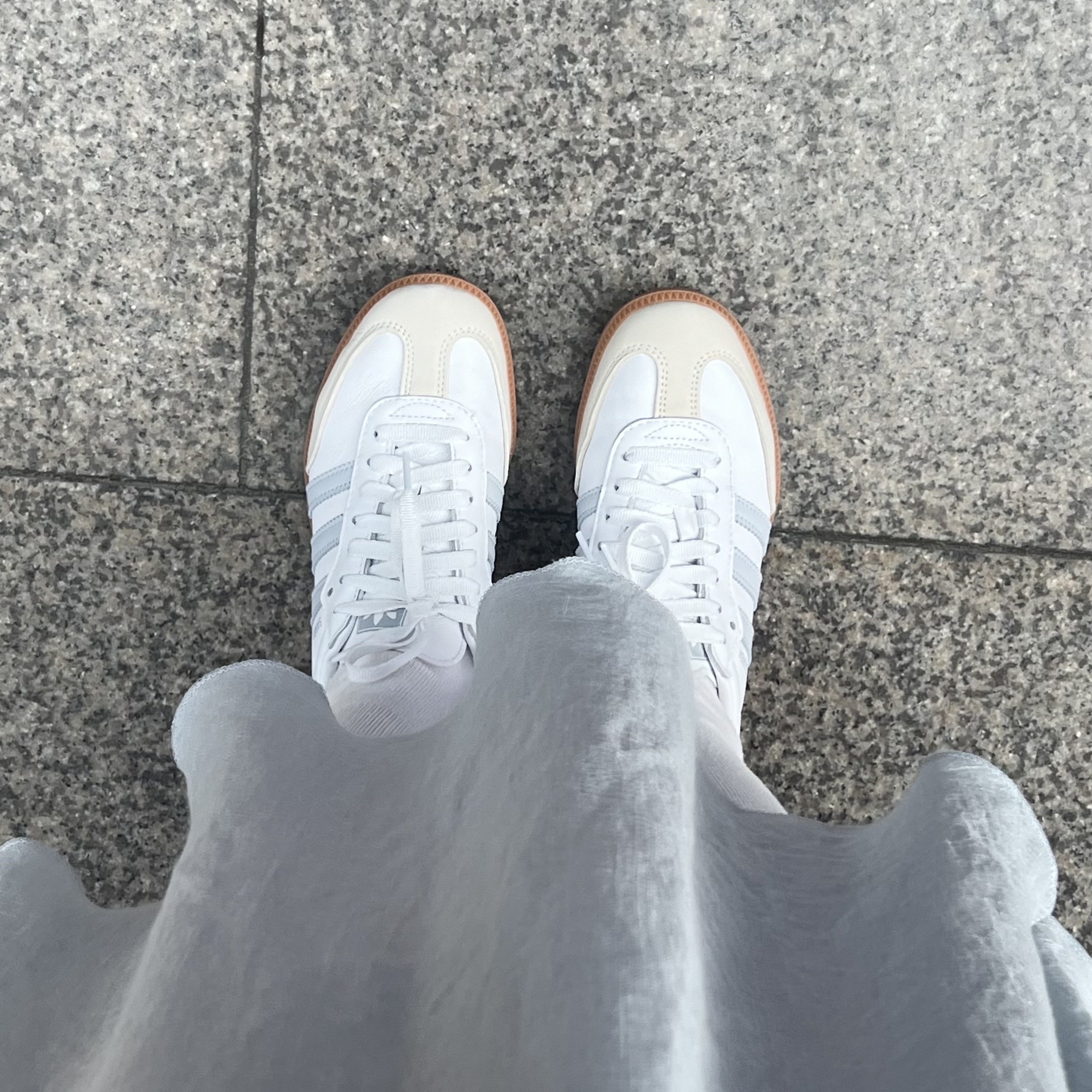 (W) Adidas Samba OG Cloud White Halo Blue 착용 스타일 - 2