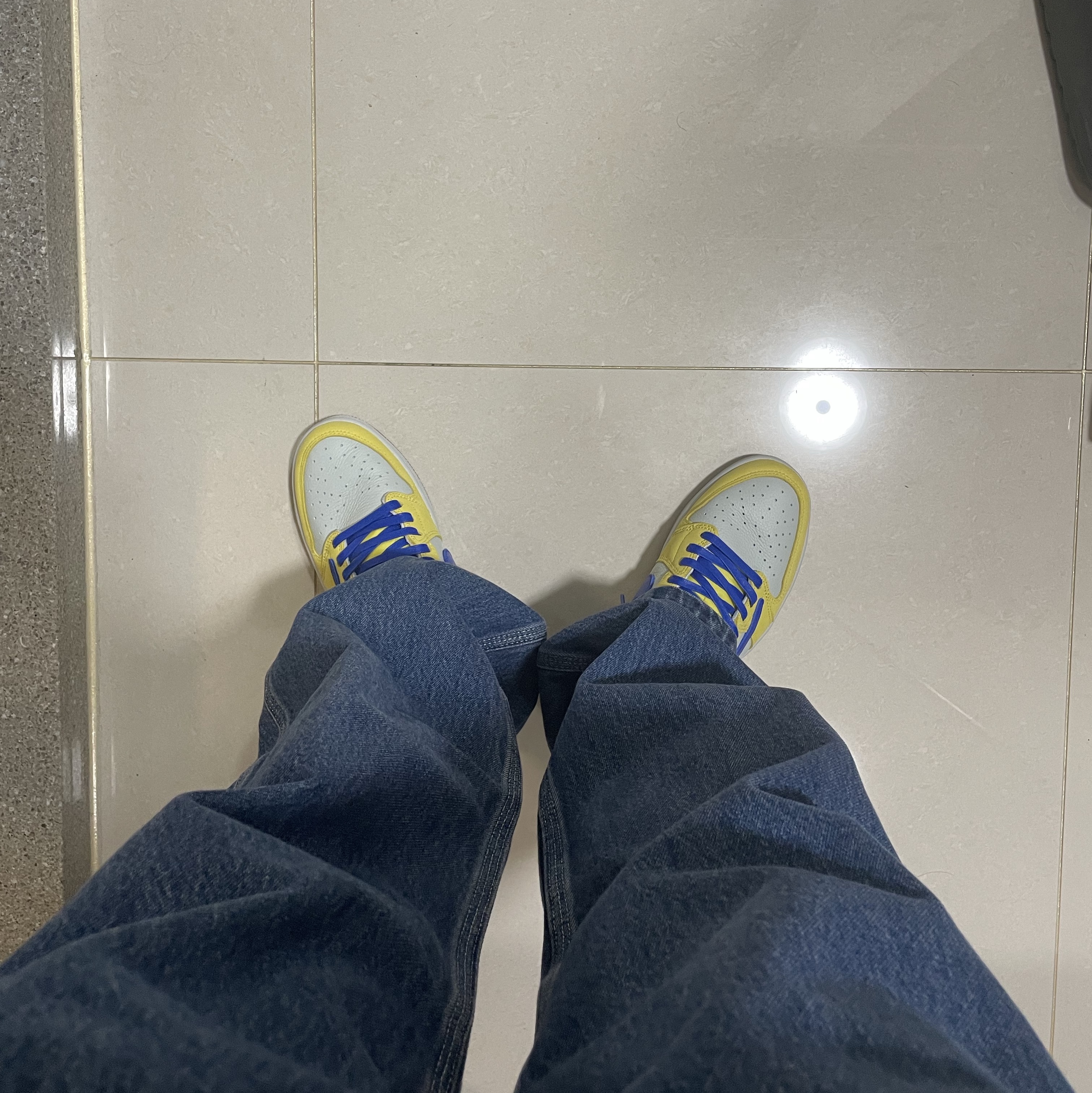 (W) Jordan 1 x Travis Scott Retro Low OG SP Canary 착용 스타일 - 2