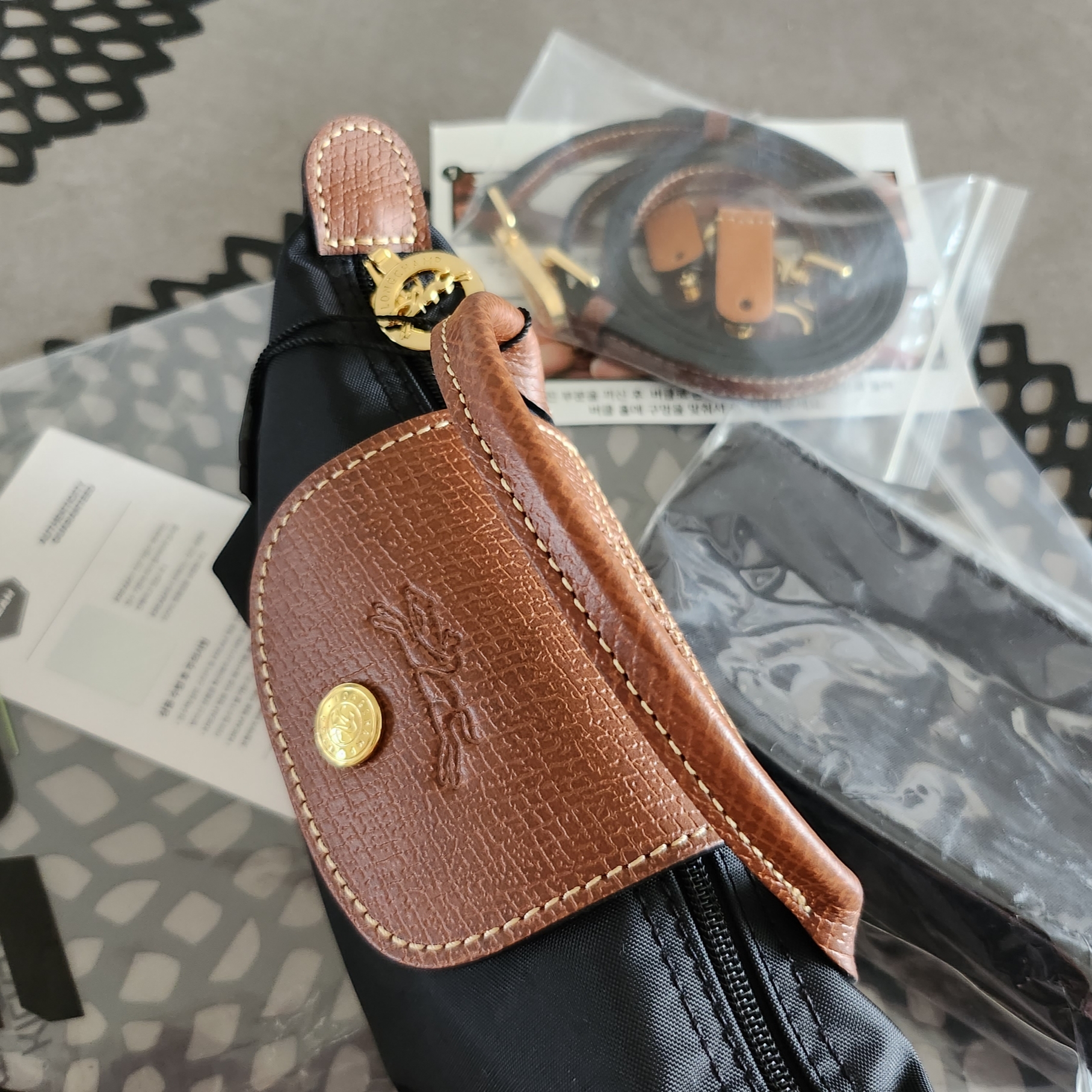 Longchamp Le Pliage Original Handle Pouch Black 착용 스타일 - 2