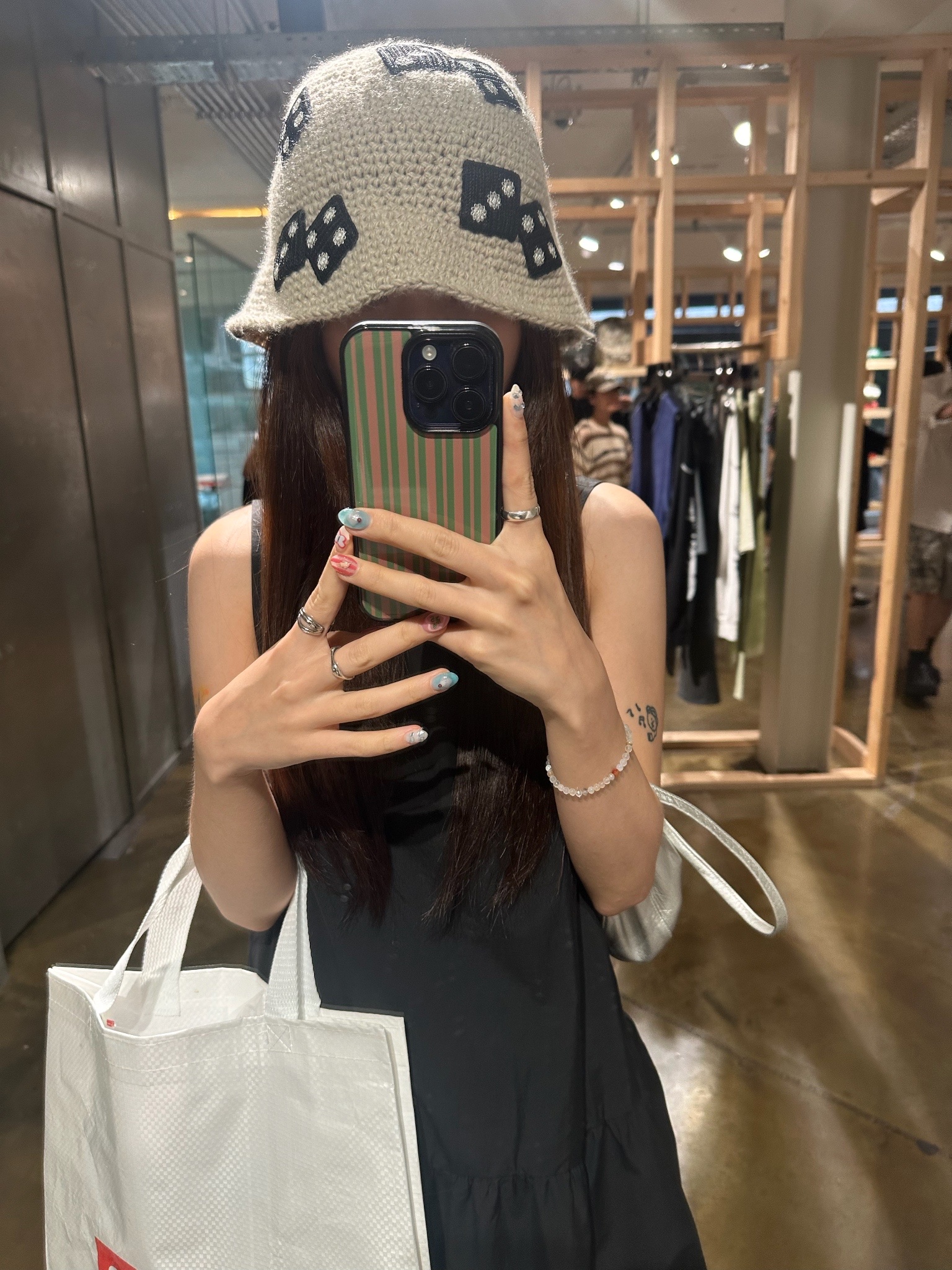 Stussy Dice Knit Bucket Hat Light Grey 착용 스타일