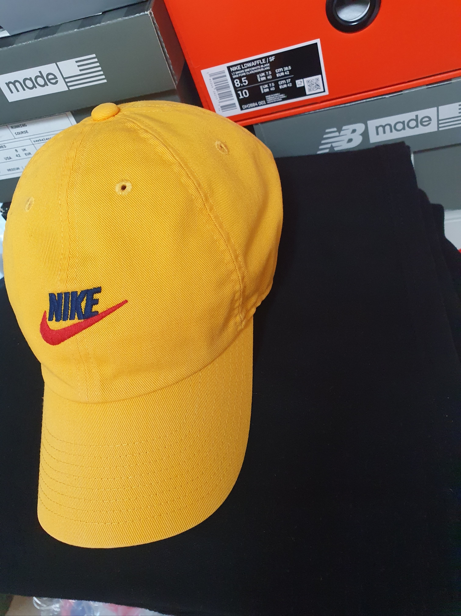 Nike Heritage 86 Futura Washed Cap Gold 착용 스타일 - 2
