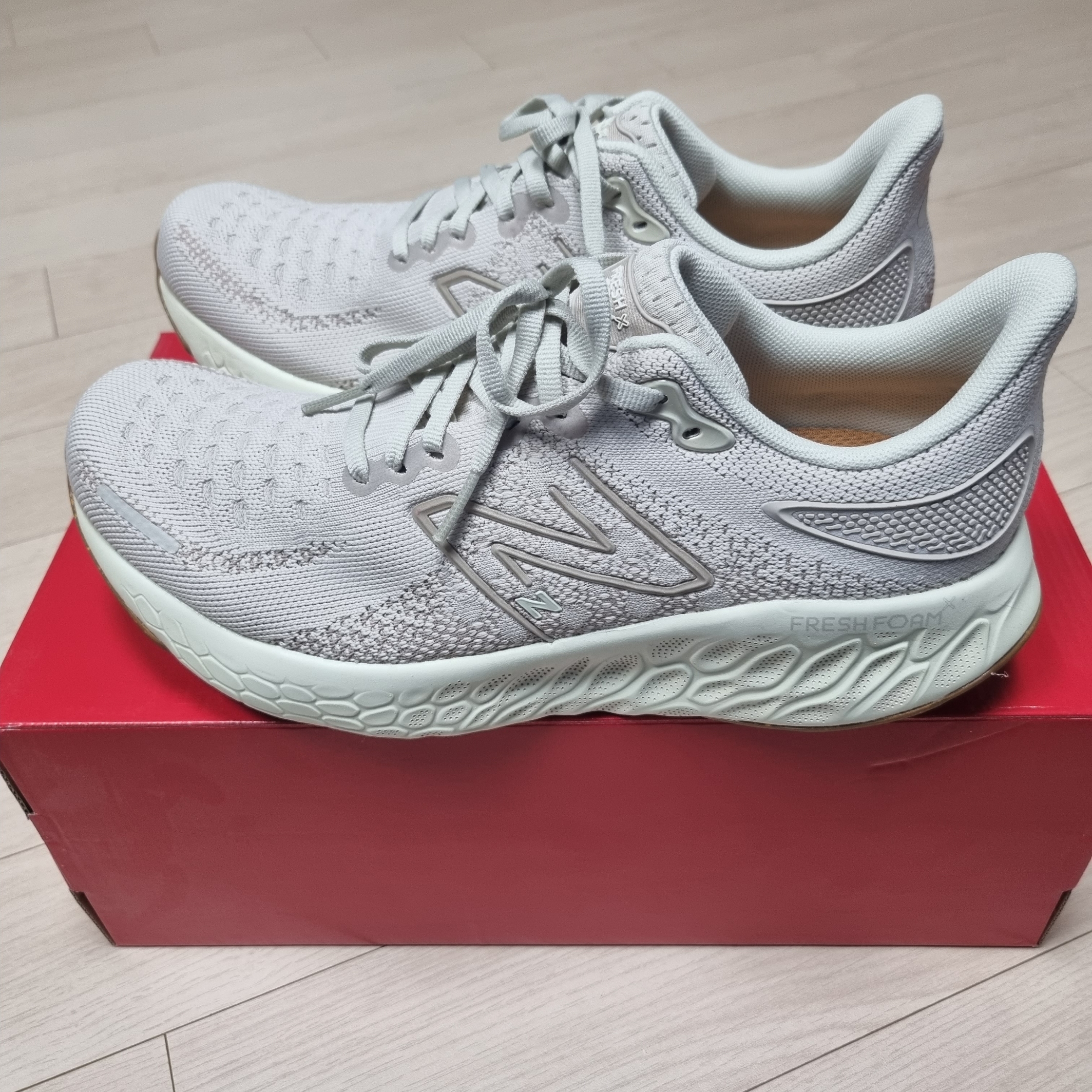 New Balance Fresh Foam X 1080v12 Beige - 2E Wide 착용 스타일 - 1
