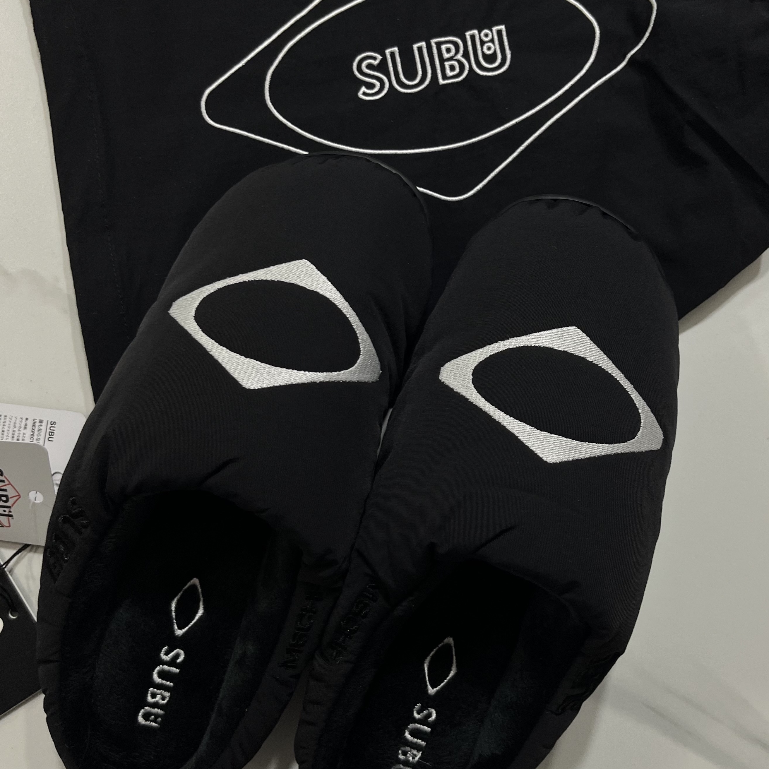 Mischief x Subu Puffer Slipper Black 착용 스타일