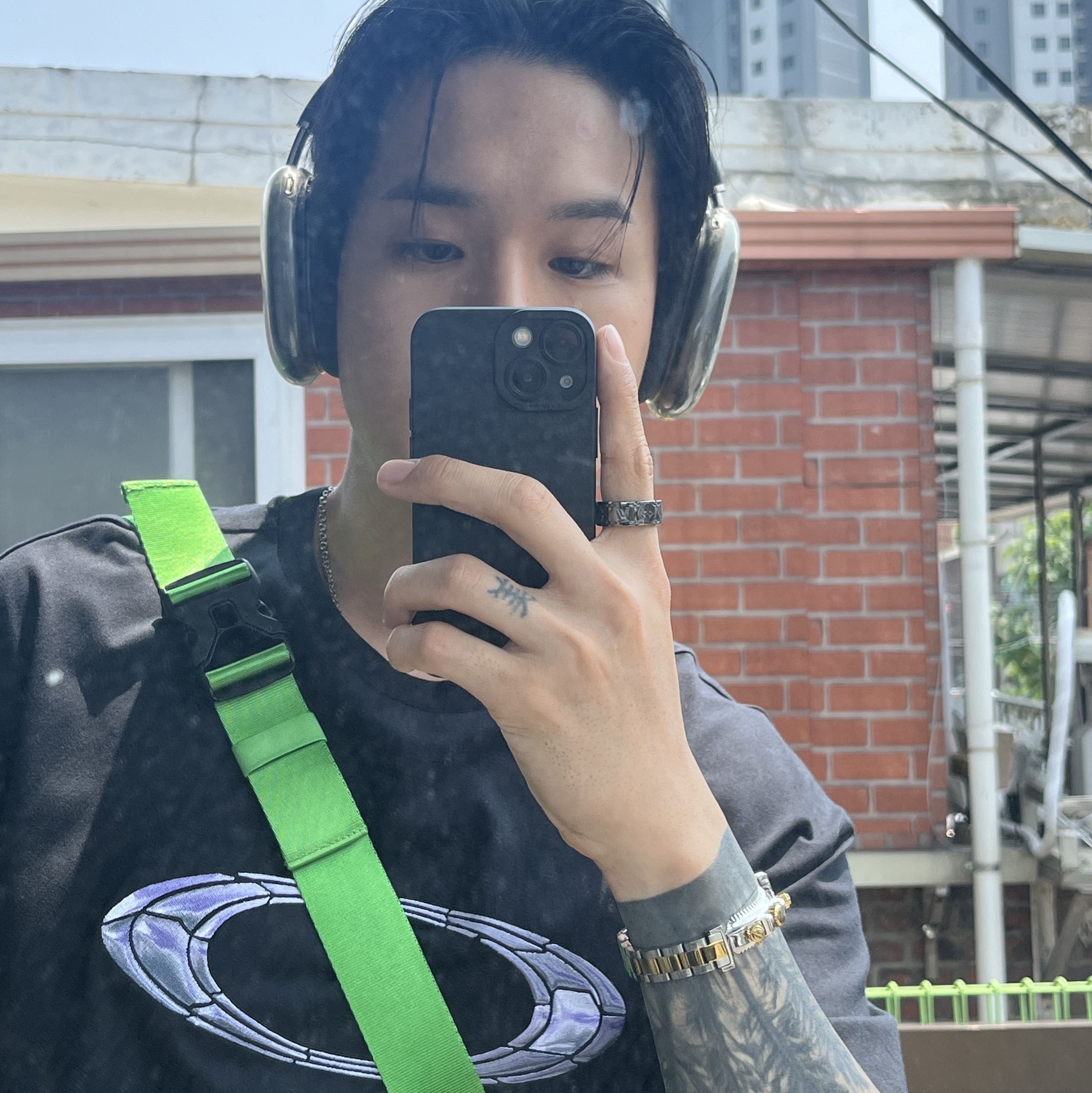 C.P. Company Nylon B Crossbody Pack Classic Green - 23FW 착용 스타일 - 1