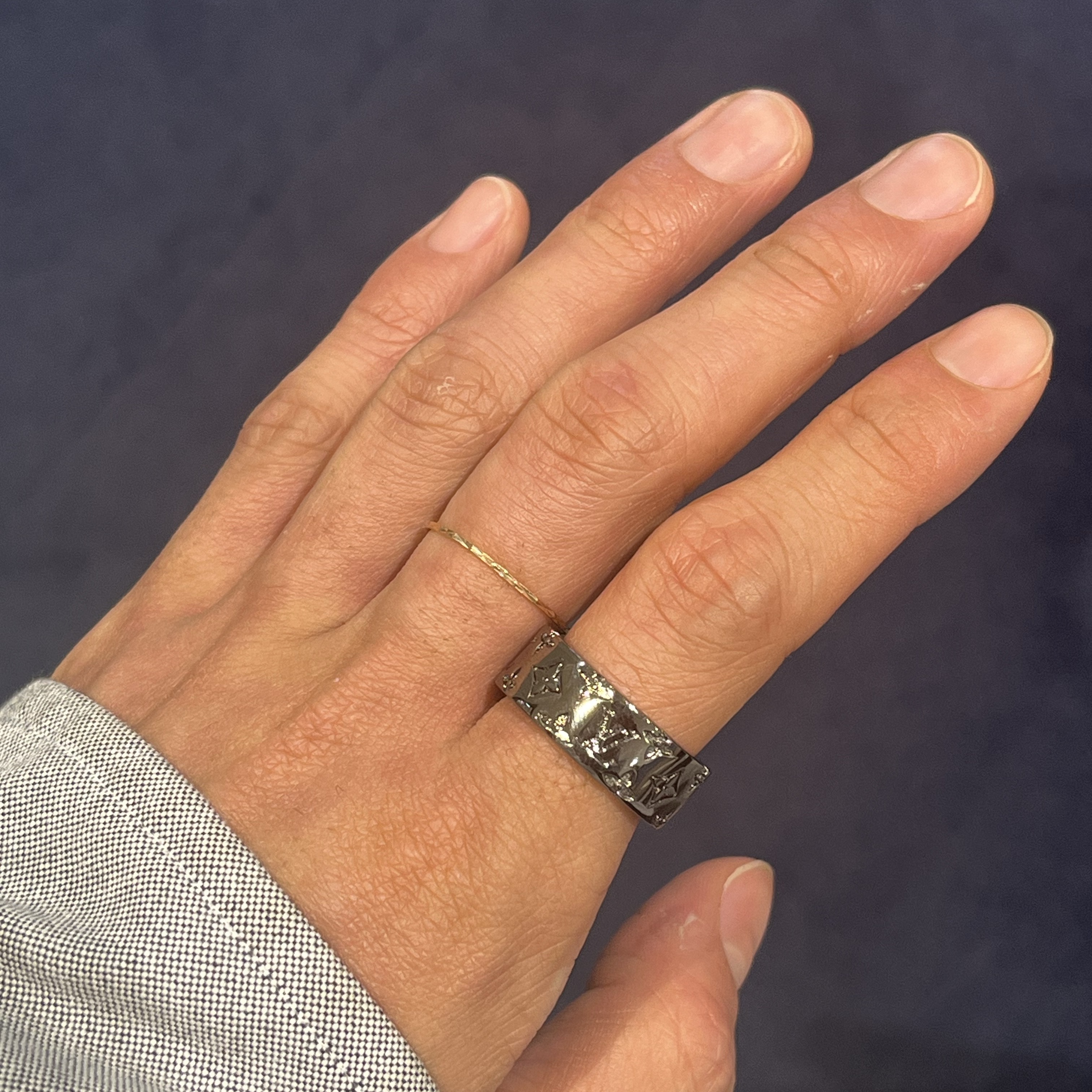 Louis Vuitton Instinct Rings Gold & Silver (Set of 2) 착용 스타일 - 2