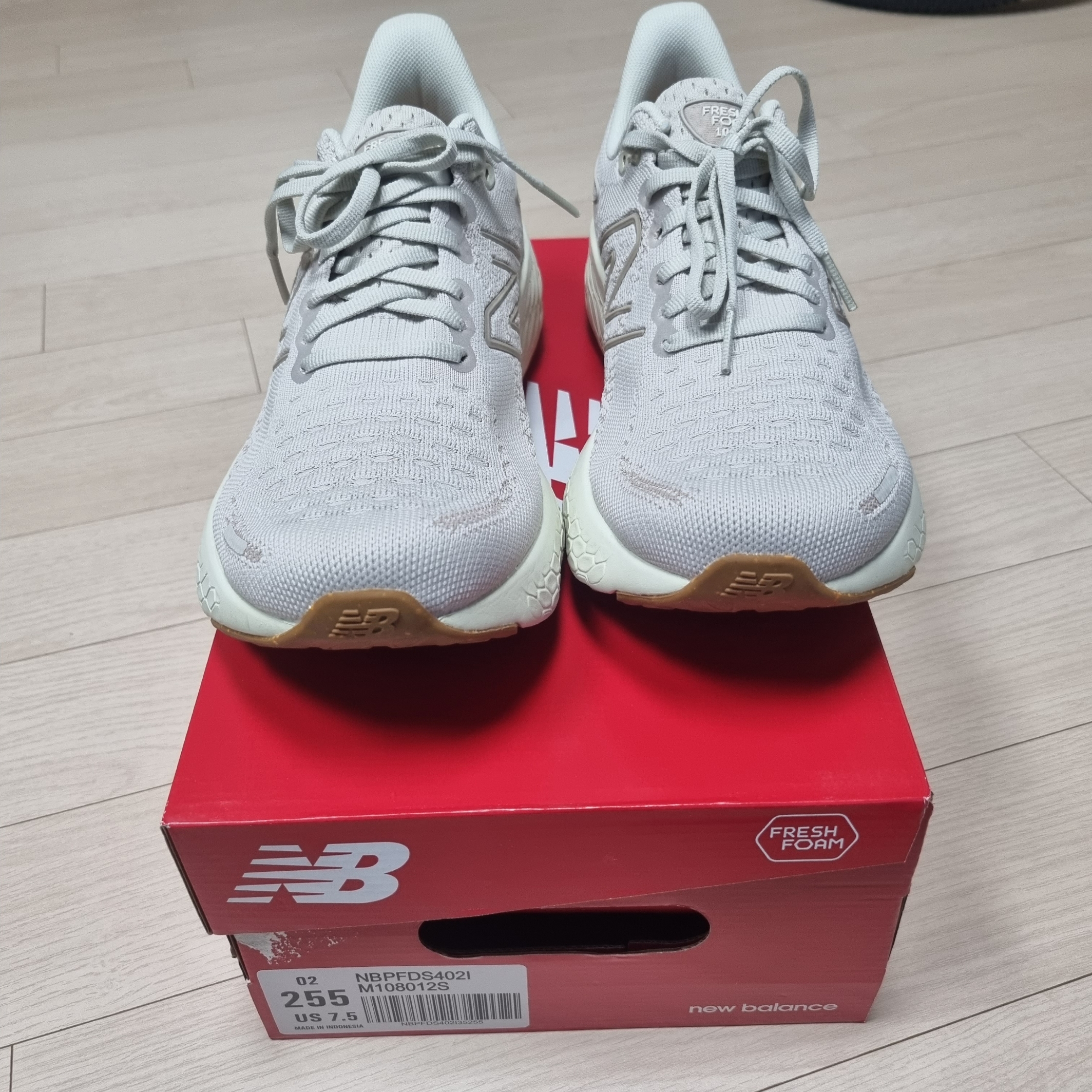 New Balance Fresh Foam X 1080v12 Beige - 2E Wide 착용 스타일 - 2
