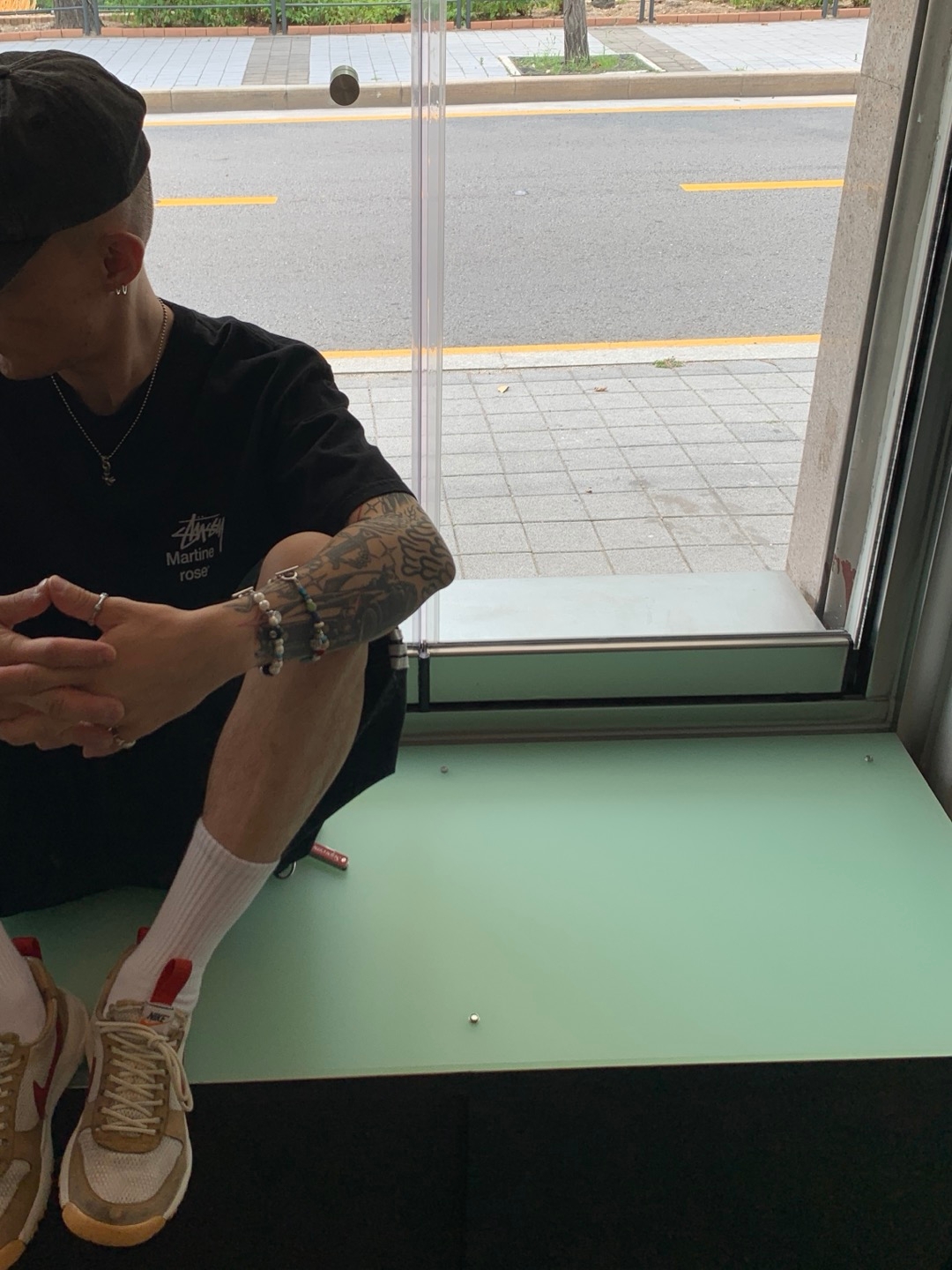 Nike x Tom Sachs Mars Yard Shoe 2.0 Space Camp, TOWTOW.ARCHIVE Peacemark Symbol Turquoise 착용 스타일 - 1
