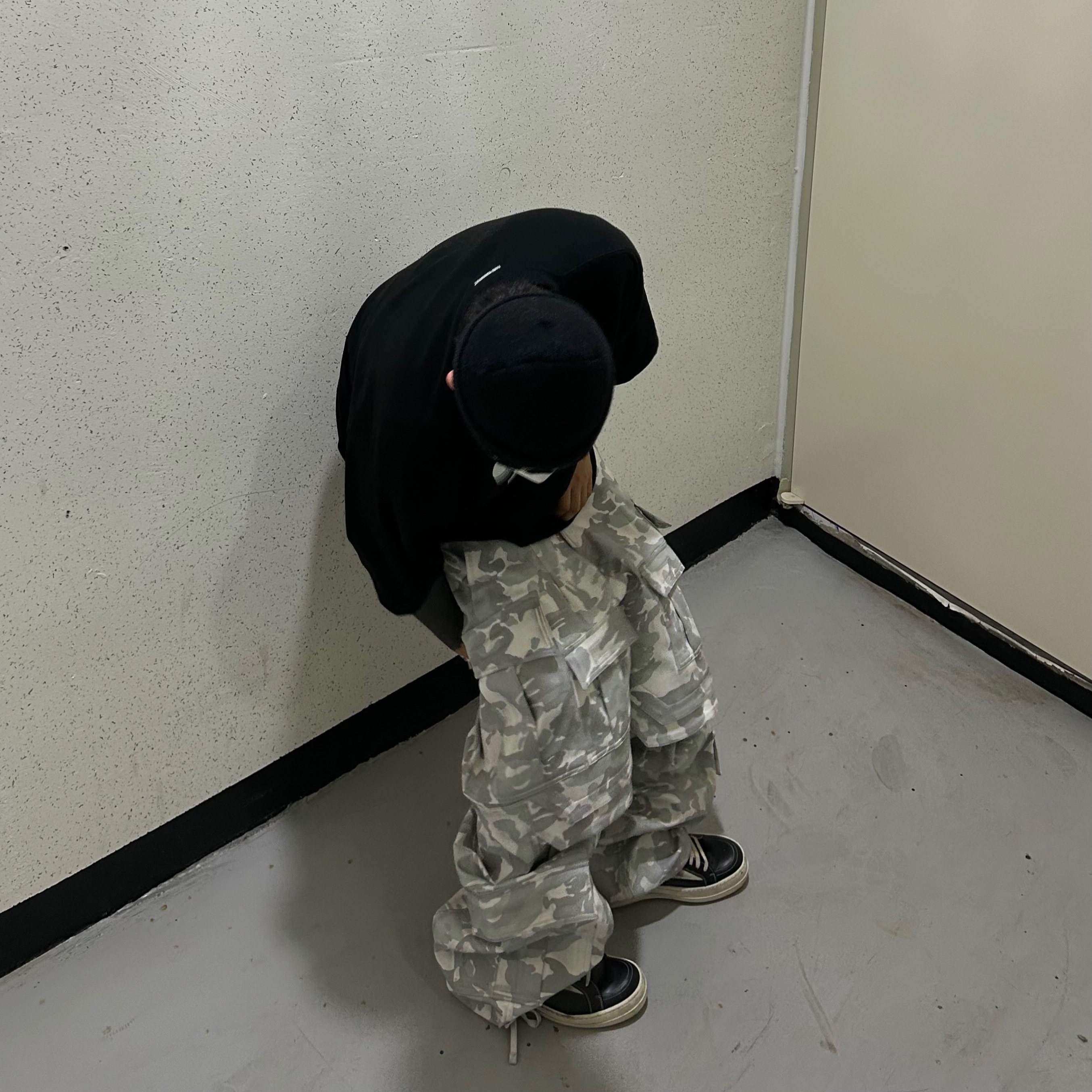 Farfromwhat Far Camo Cargo Pants Green, Chrome Hearts Horseshoe Beanie Black 착용 스타일 - 3