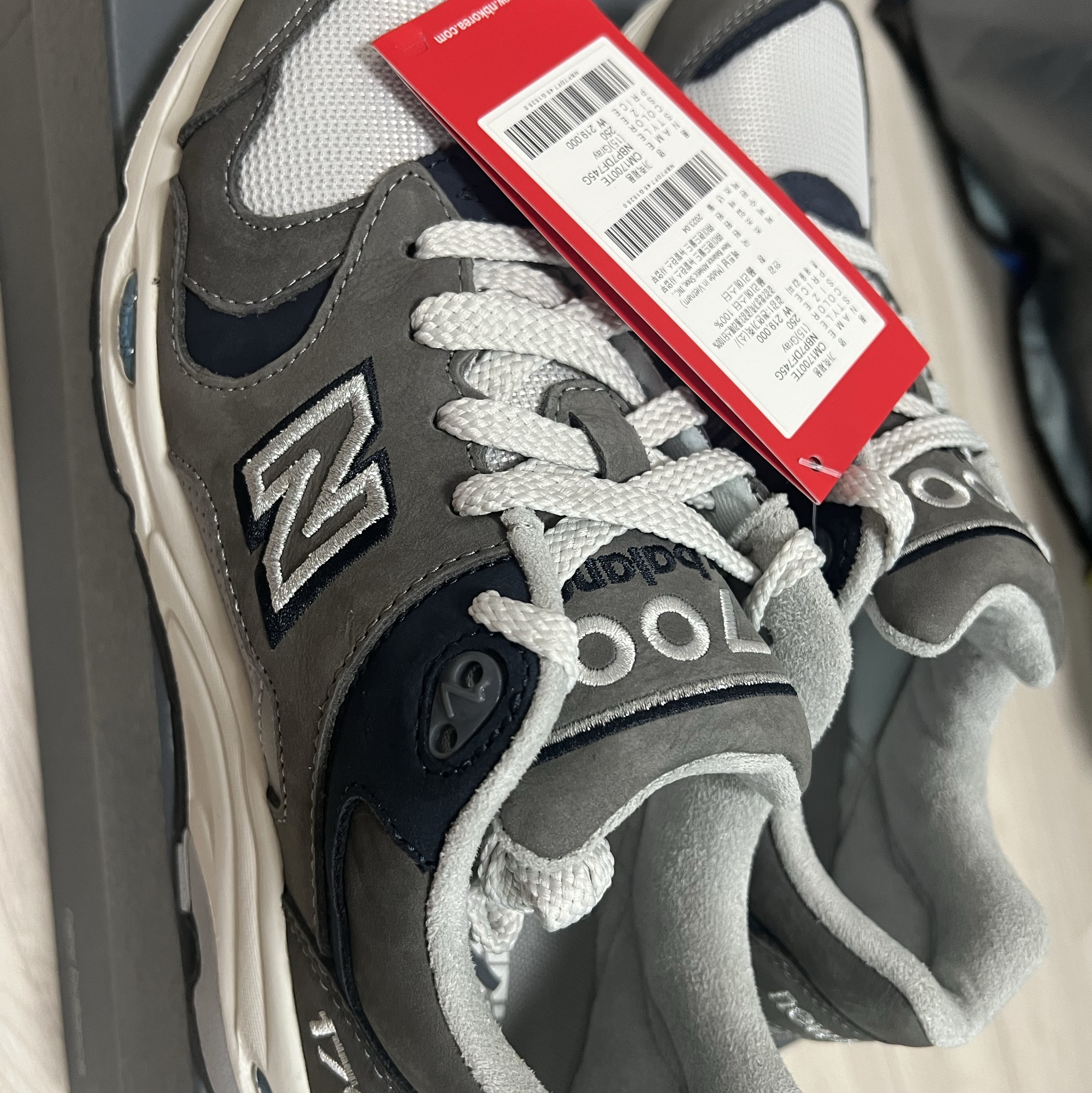 New Balance 1700 Titanium Eclipse 착용 스타일 - 5