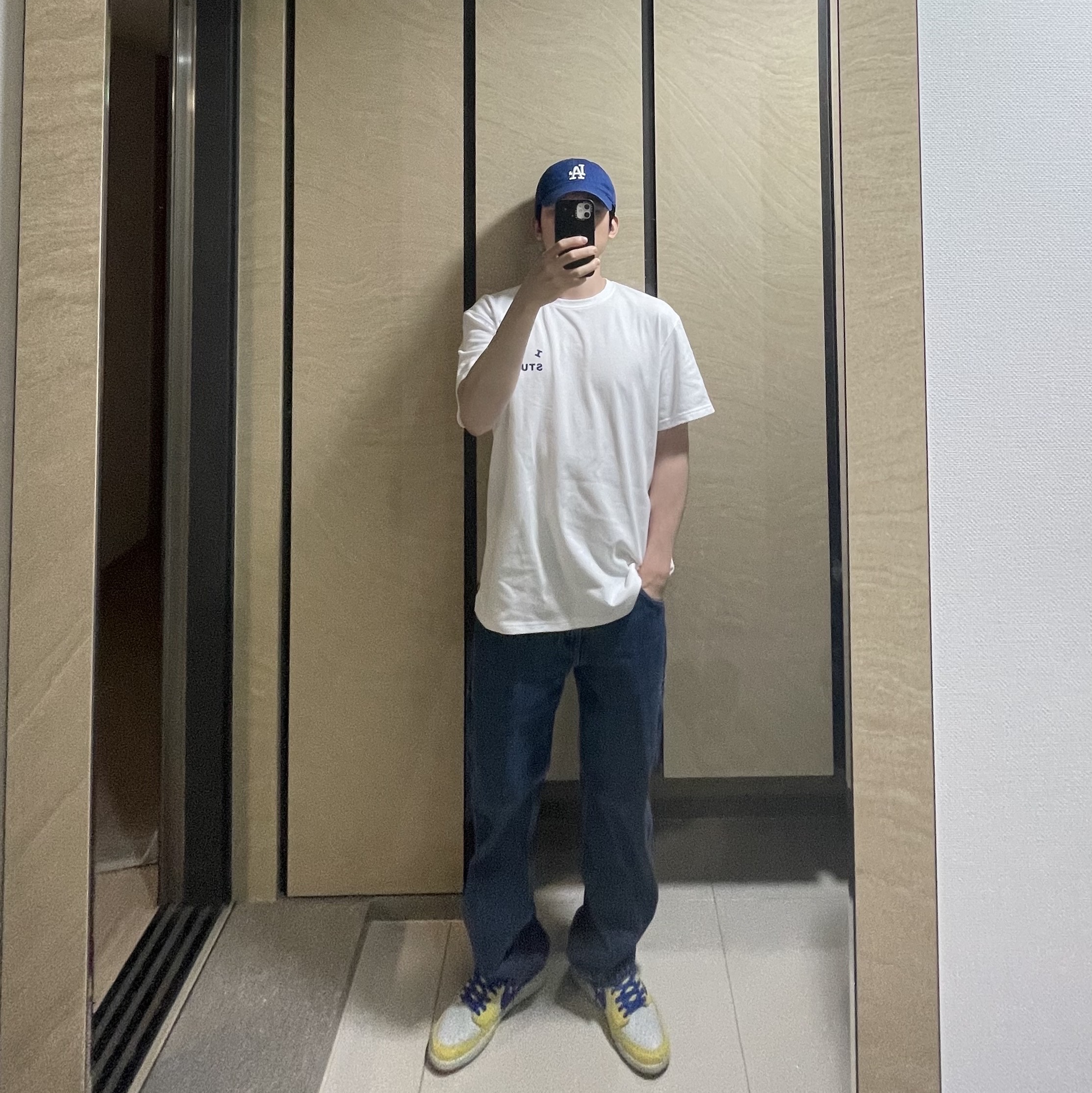 (W) Jordan 1 x Travis Scott Retro Low OG SP Canary 착용 스타일 - 1