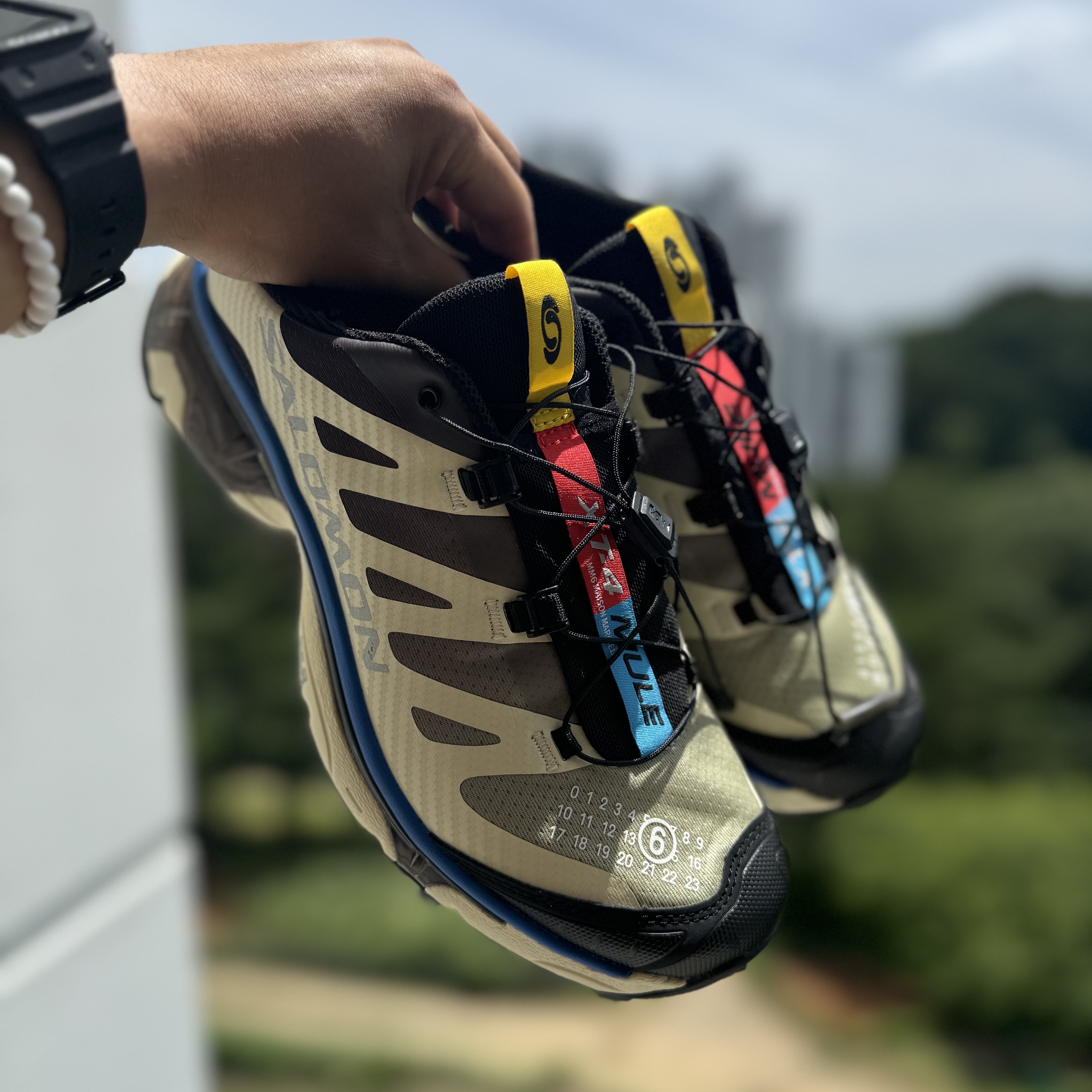 Salomon x MM6 Maison Margiela XT-4 Mule Transparent Yellow Shale 착용 스타일
