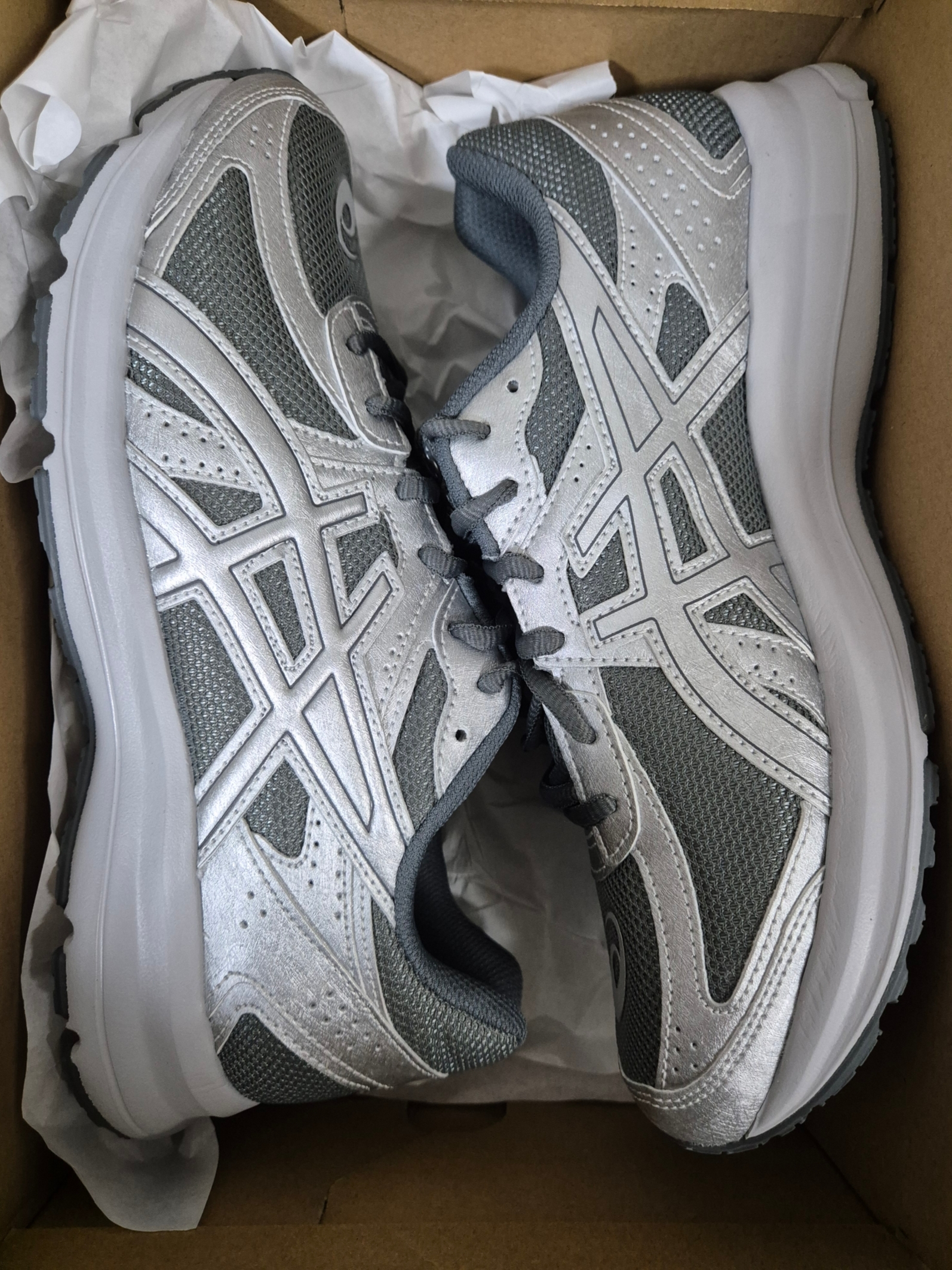 Asics Jog 100 S SMU Sheet Rock Pure Silver - 2E Wide 착용 스타일