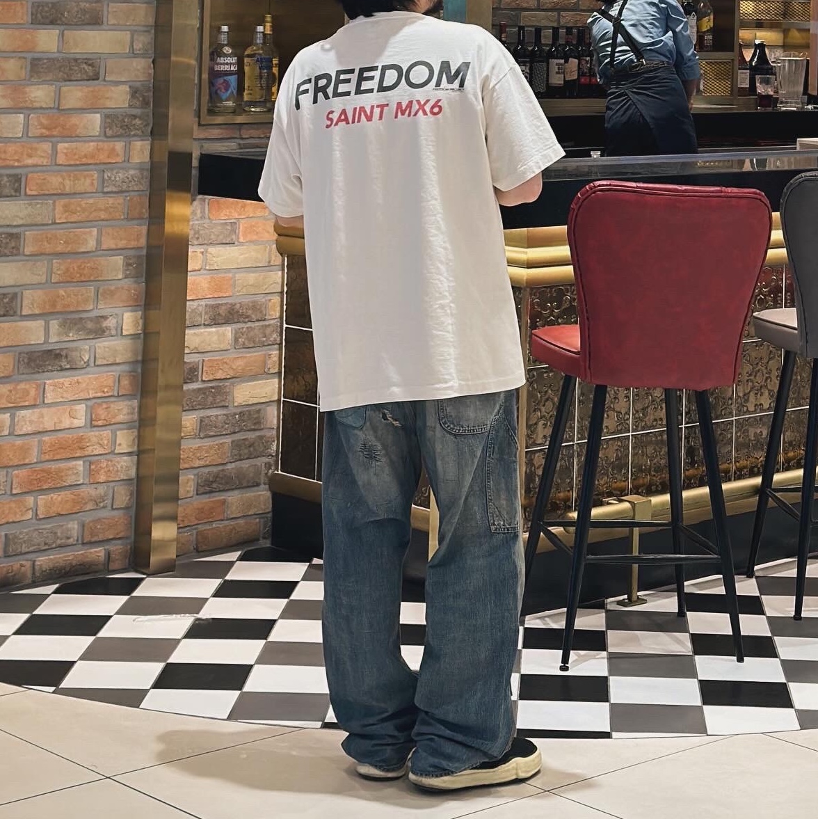 Saint Mxxxxxx x Freedom Astro S/S T-Shirt White - 24SS, Saint Mxxxxxx Painter Pants Blue - 23AW 착용 스타일 - 3