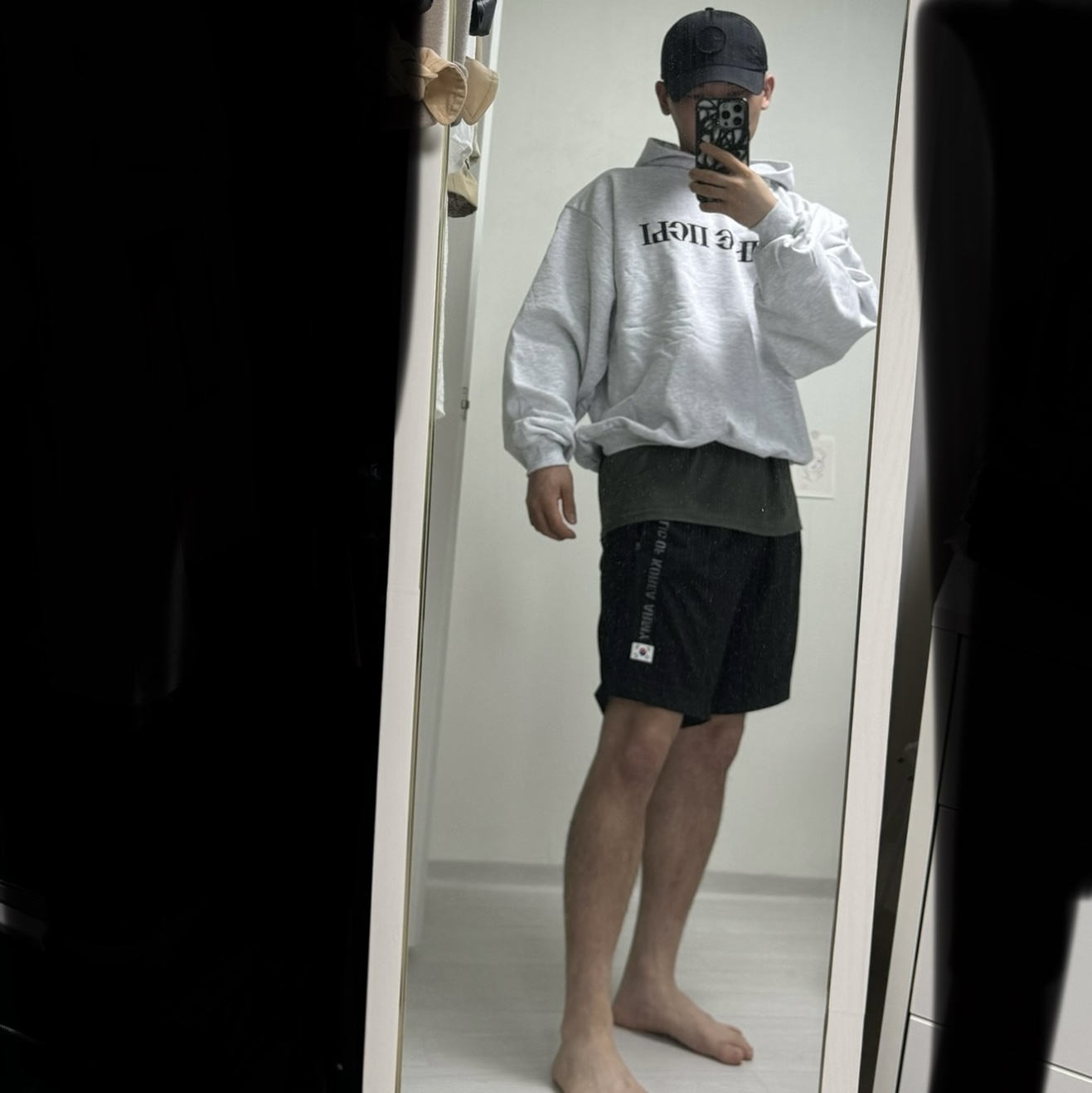 Yeezy x Gosha Rubchinskiy YZY Black Dogs Hoodie Heather Grey, Yeezy x Gosha Rubchinskiy YZY Black Dogs Jogger Heather Grey 착용 스타일 - 2