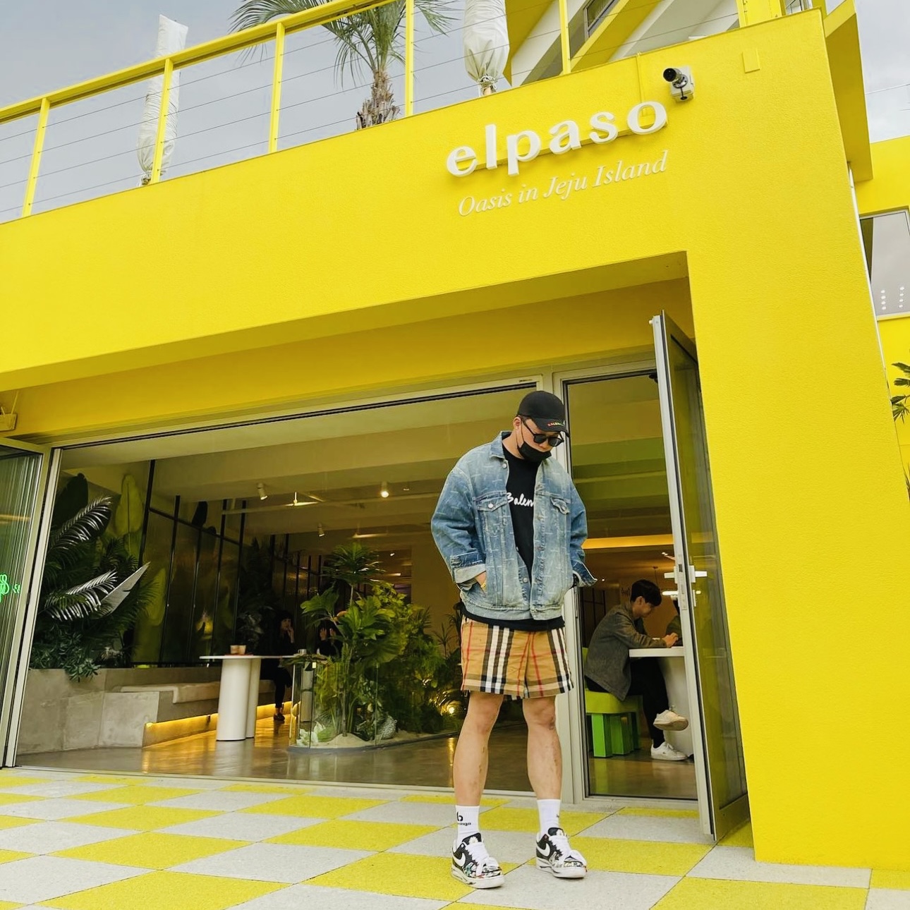 Nike x Peaceminusone Air Force 1 Low Para-Noise, Burberry Exaggerated Check Drawcord Swim Shorts Archive Beige 착용 스타일