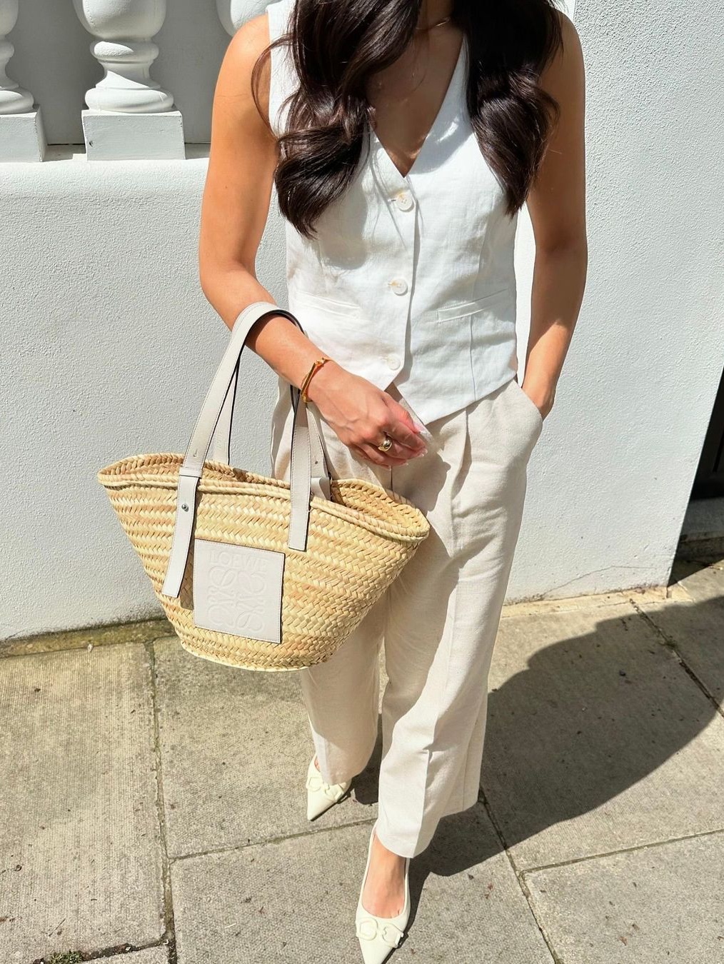 Loewe Basket Bag in Palm Leaf and Calfskin Natural Tan, Loewe Basket Bag In Palm Leaf and Calfskin Natural White 착용 스타일 - 3