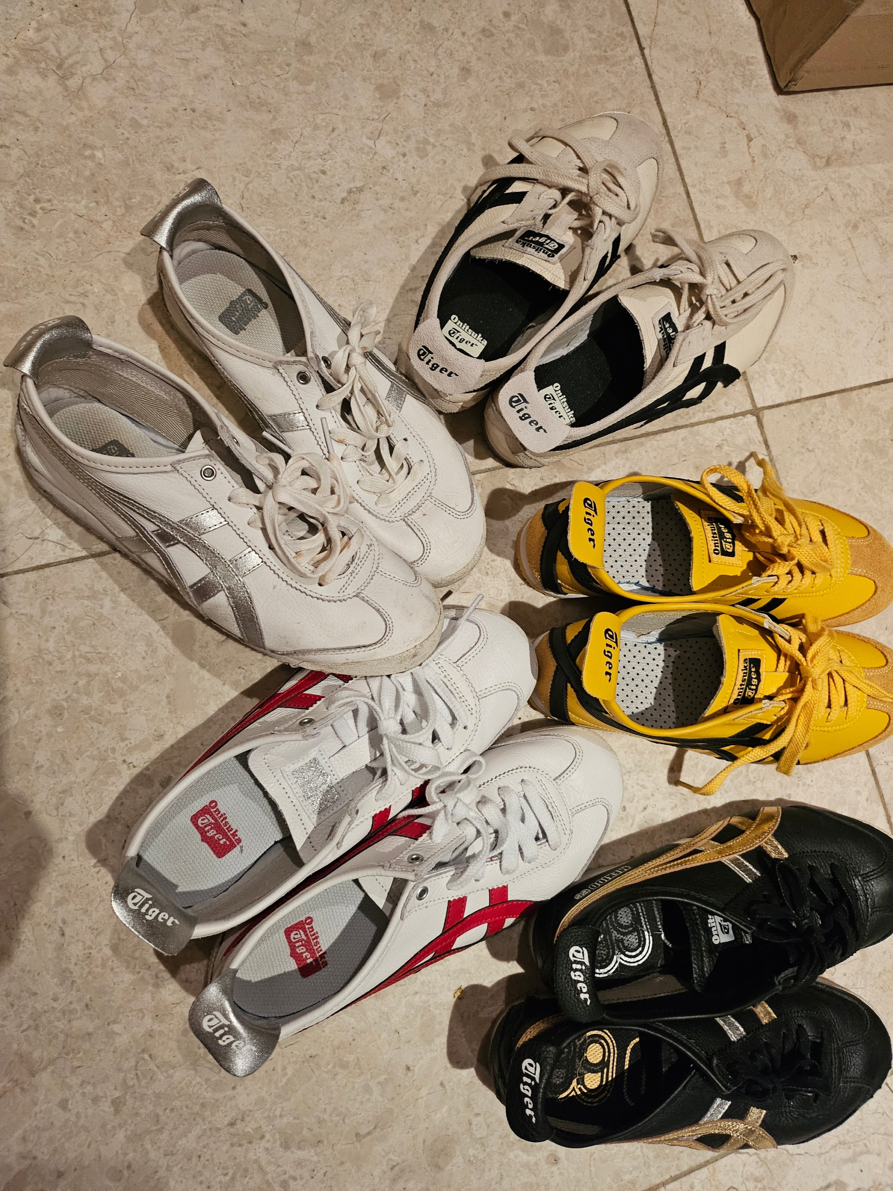 Onitsuka Tiger Mexico 66 Yellow Black, Onitsuka Tiger Mexico 66 Vintage White Black 착용 스타일
