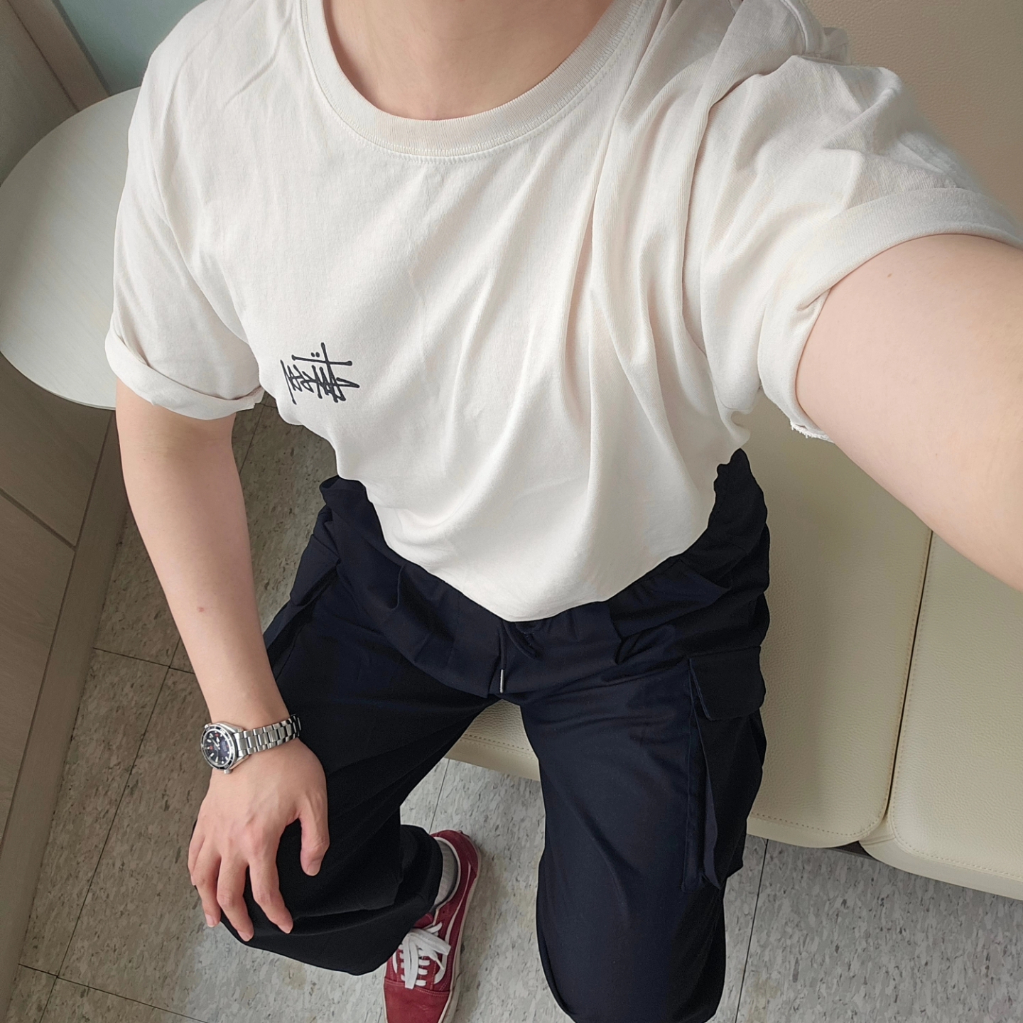 Stussy Basic Stussy Pigment Dyed T-Shirt Natural 2023, COS Nylon Crossbody Saddle Bag Black 착용 스타일 - 3