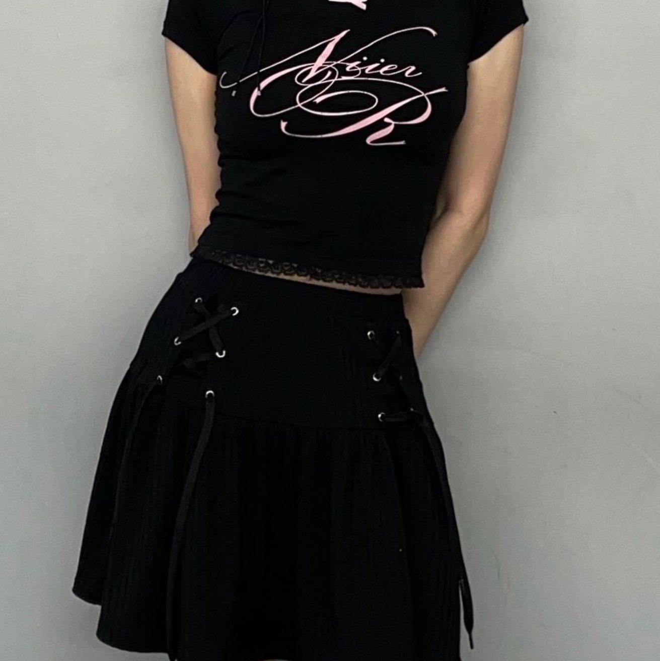 NIIER NOR Lace Off Shoulder Crop Top Camo, NIIER NOR Lace Off Shoulder Crop Top Black 착용 스타일