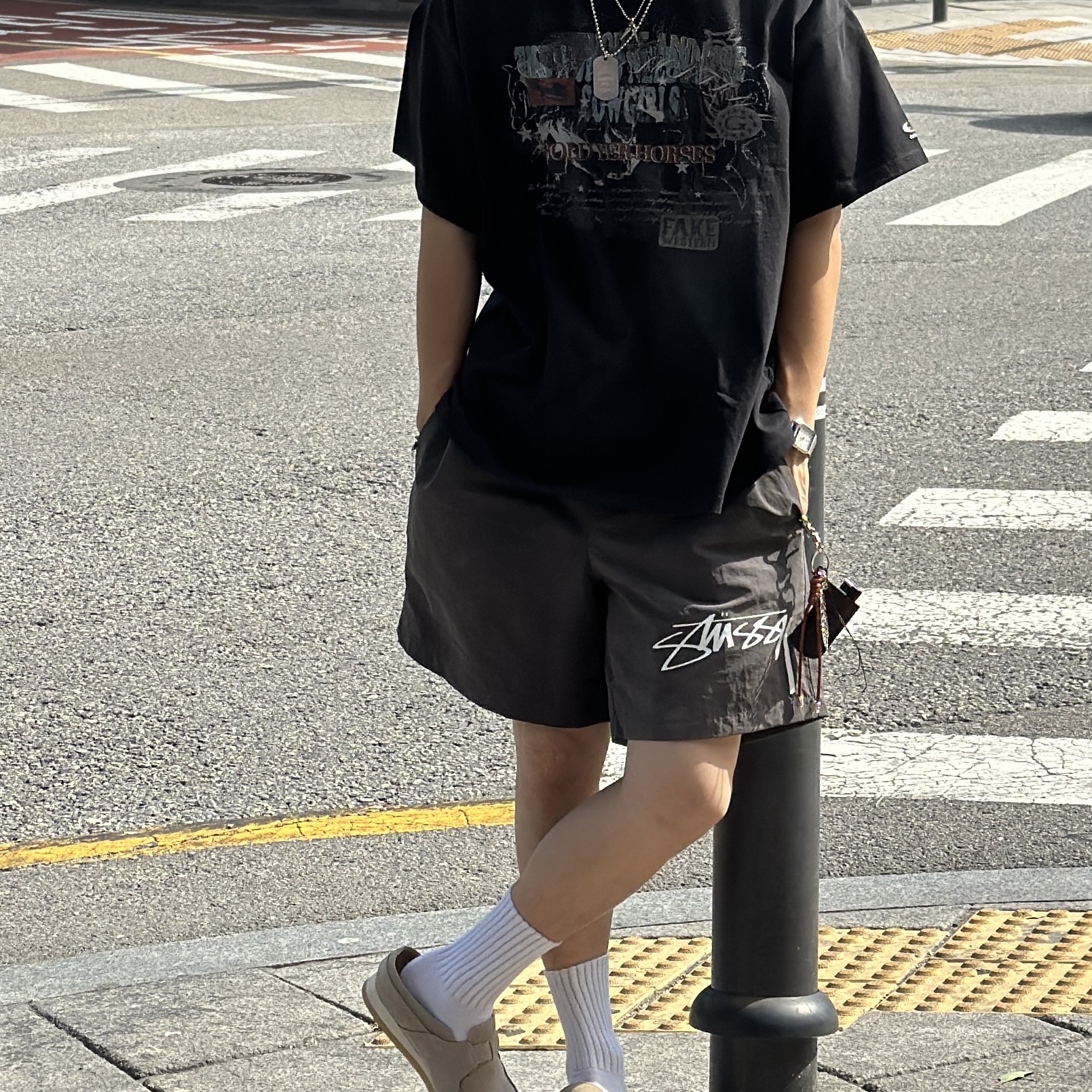 Stussy Wave Dye Nylon Shorts Black 착용 스타일 - 2