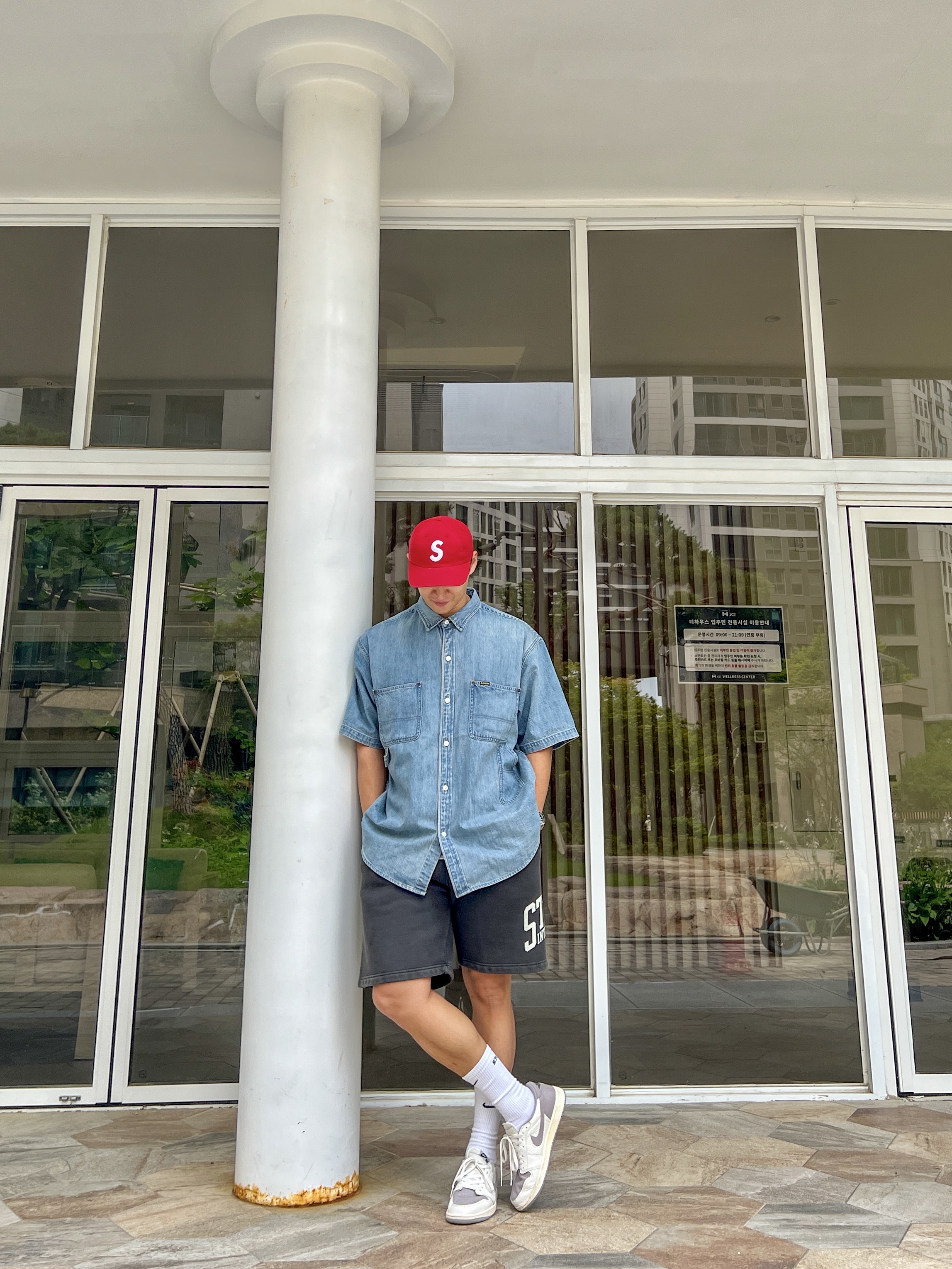 Supreme Seersucker S Logo 6-Panel Red - 24SS, Supreme Loose Fit S/S Denim Painter Shirt Washed Blue - 24SS 착용 스타일