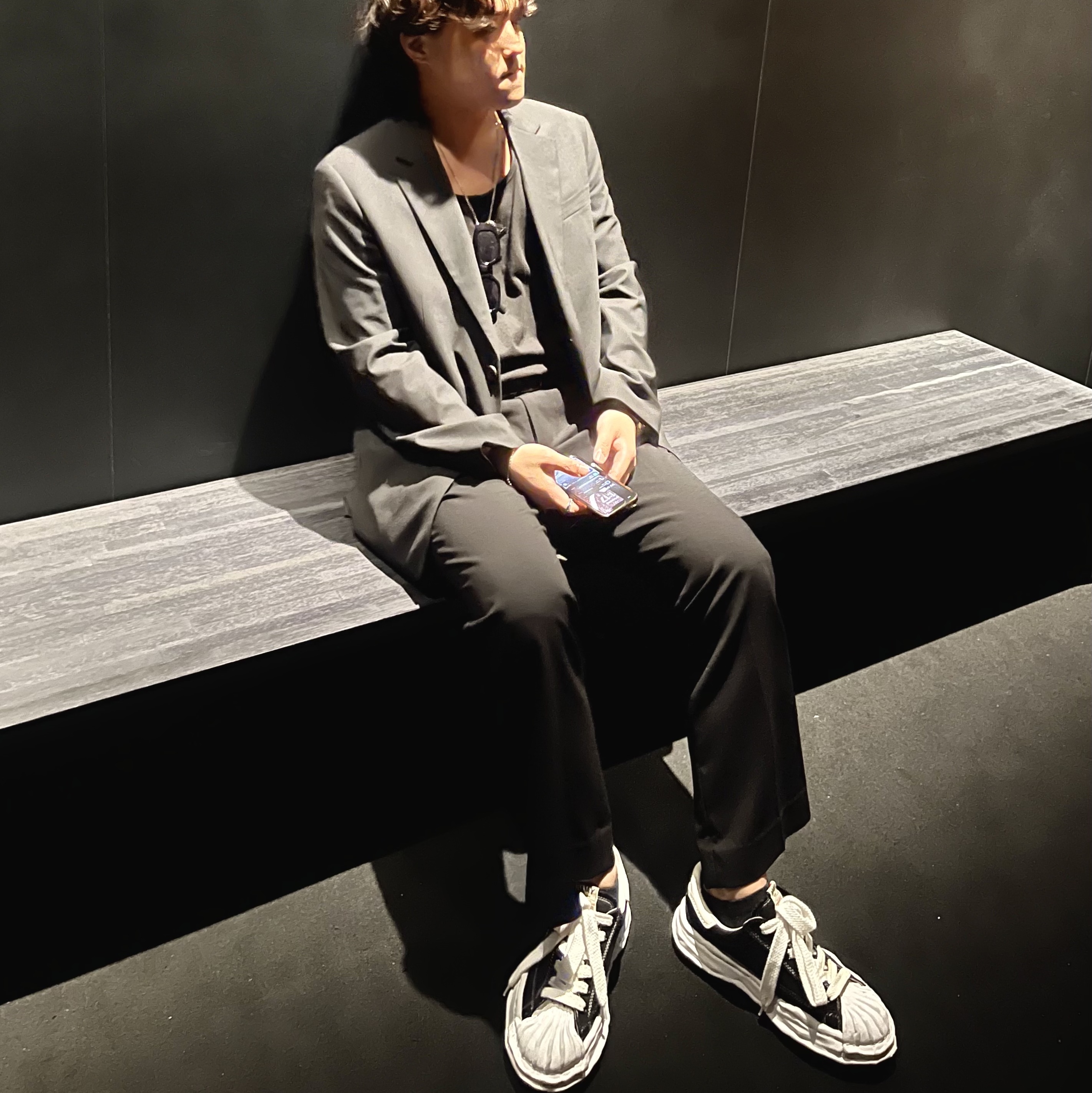 Maison Mihara Yasuhiro Blakey OG Sole Canvas Low-top Sneakers Black White 착용 스타일 - 1