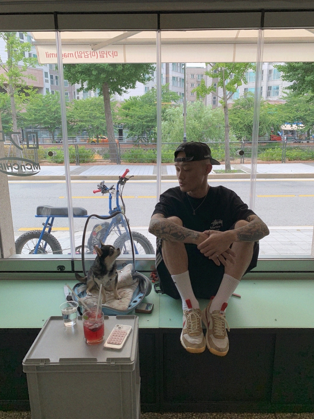 Nike x Tom Sachs Mars Yard Shoe 2.0 Space Camp, TOWTOW.ARCHIVE Peacemark Symbol Turquoise 착용 스타일 - 2