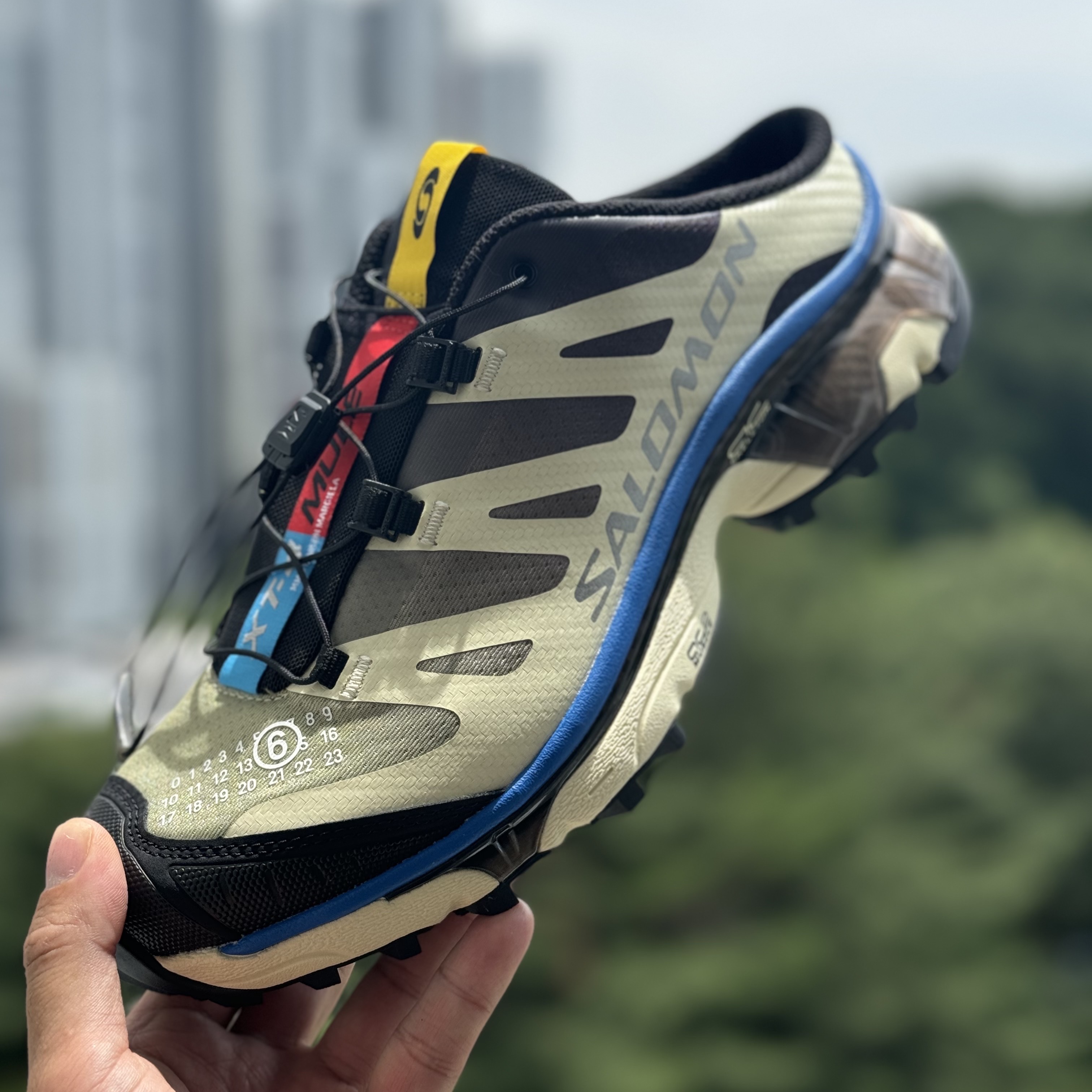 Salomon x MM6 Maison Margiela XT-4 Mule Transparent Yellow Shale 착용 스타일