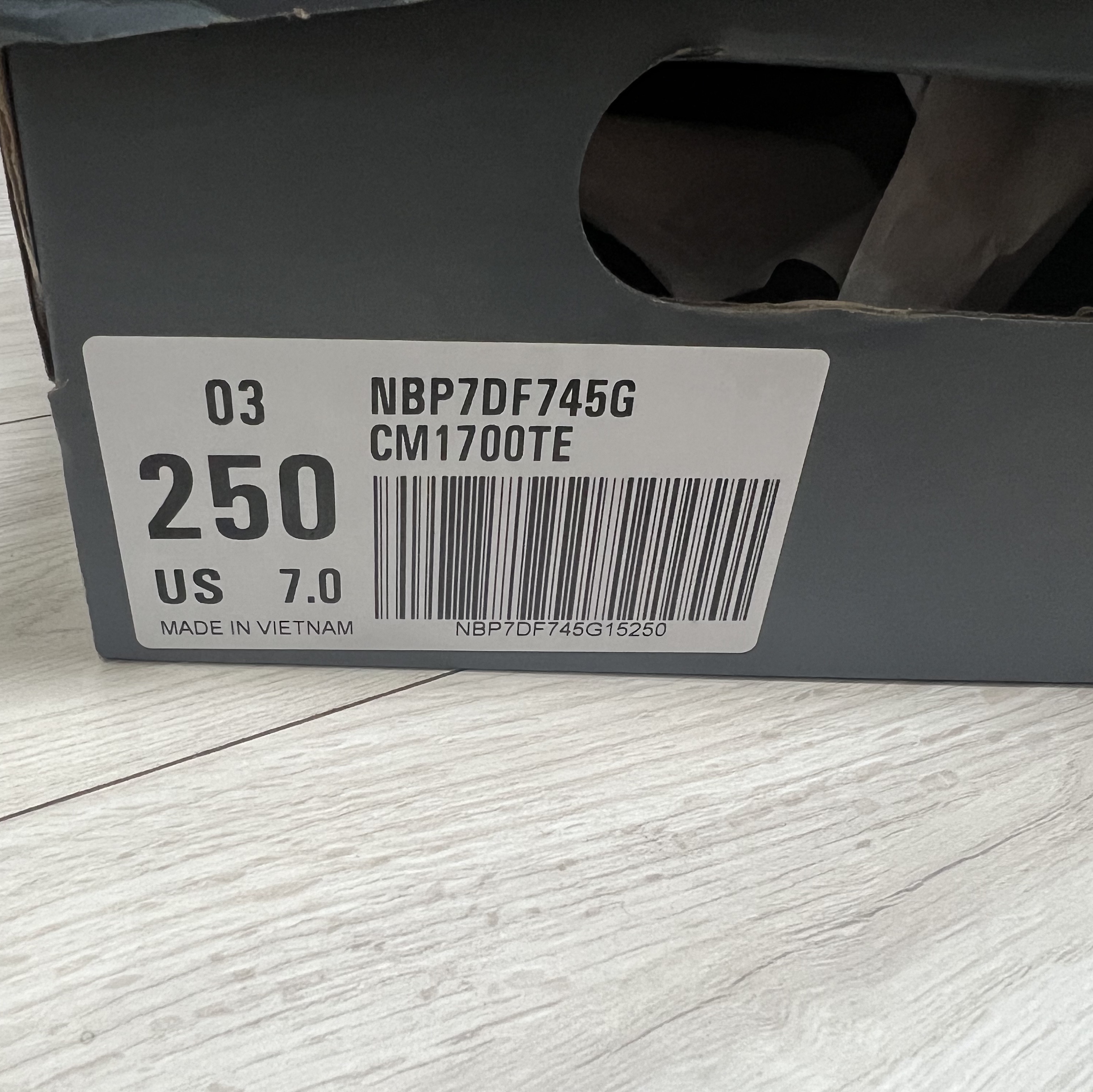 New Balance 1700 Titanium Eclipse 착용 스타일 - 2