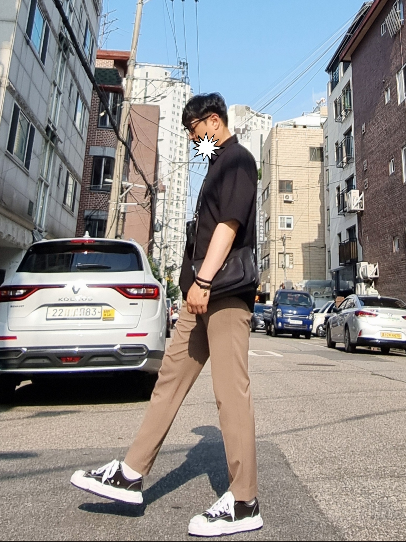 Maison Mihara Yasuhiro Hank OG Sole Canvas Low-top Sneakers Black, Prada Re-Nylon Shoulder Bag Black 착용 스타일 - 2