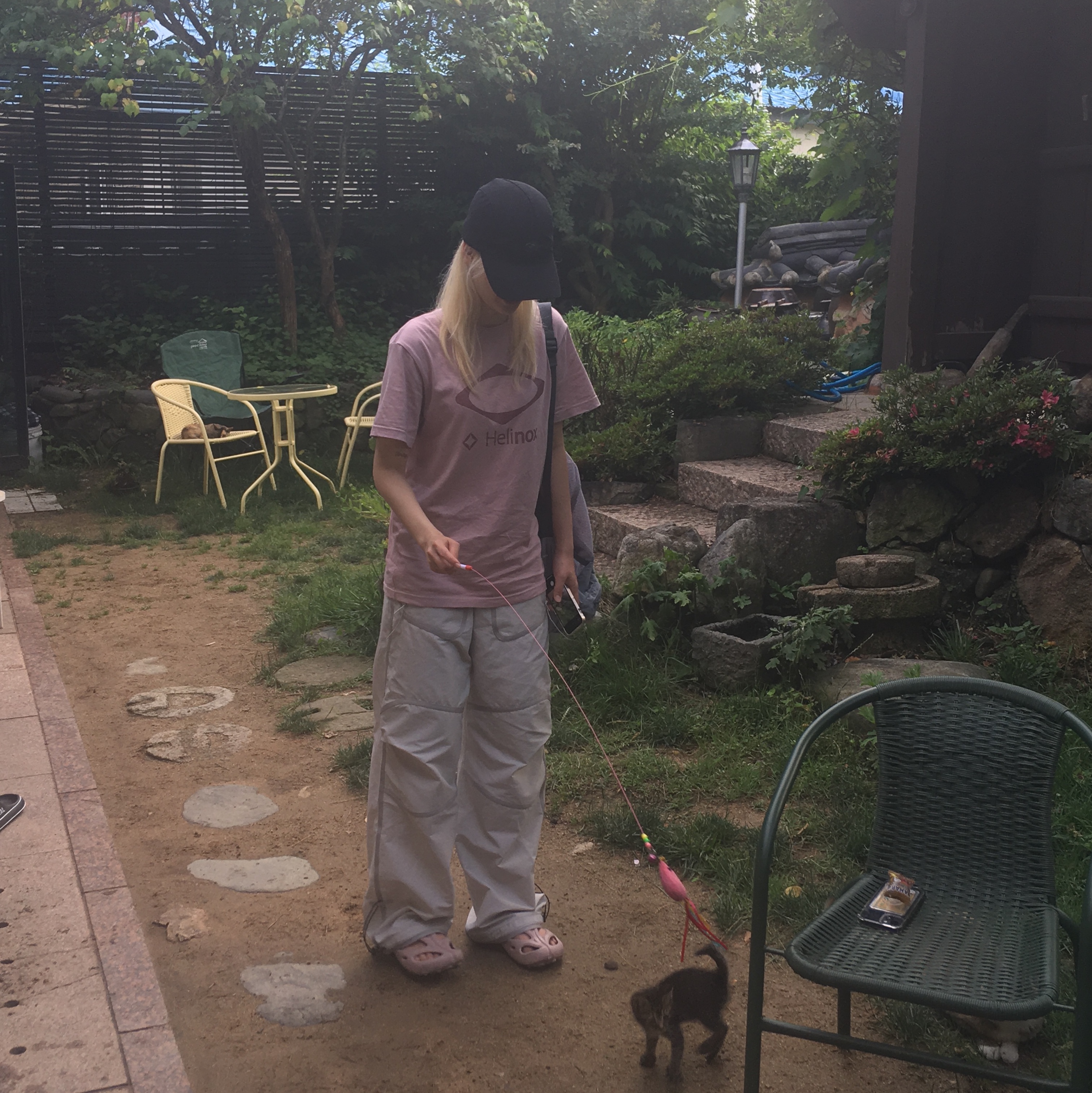 (W) Mischief x Helinox T-Shirt Rose Brown, Sansan Gear Webbing Patched Pants Ivory - 24SS 착용 스타일
