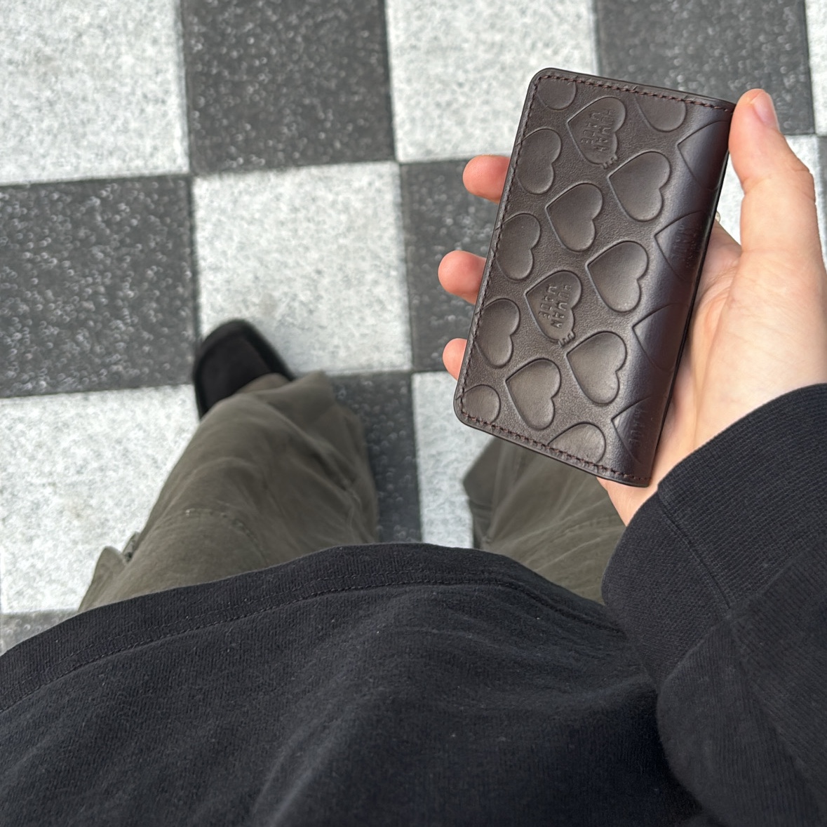 Human Made Leather Card Case Brown 착용 스타일