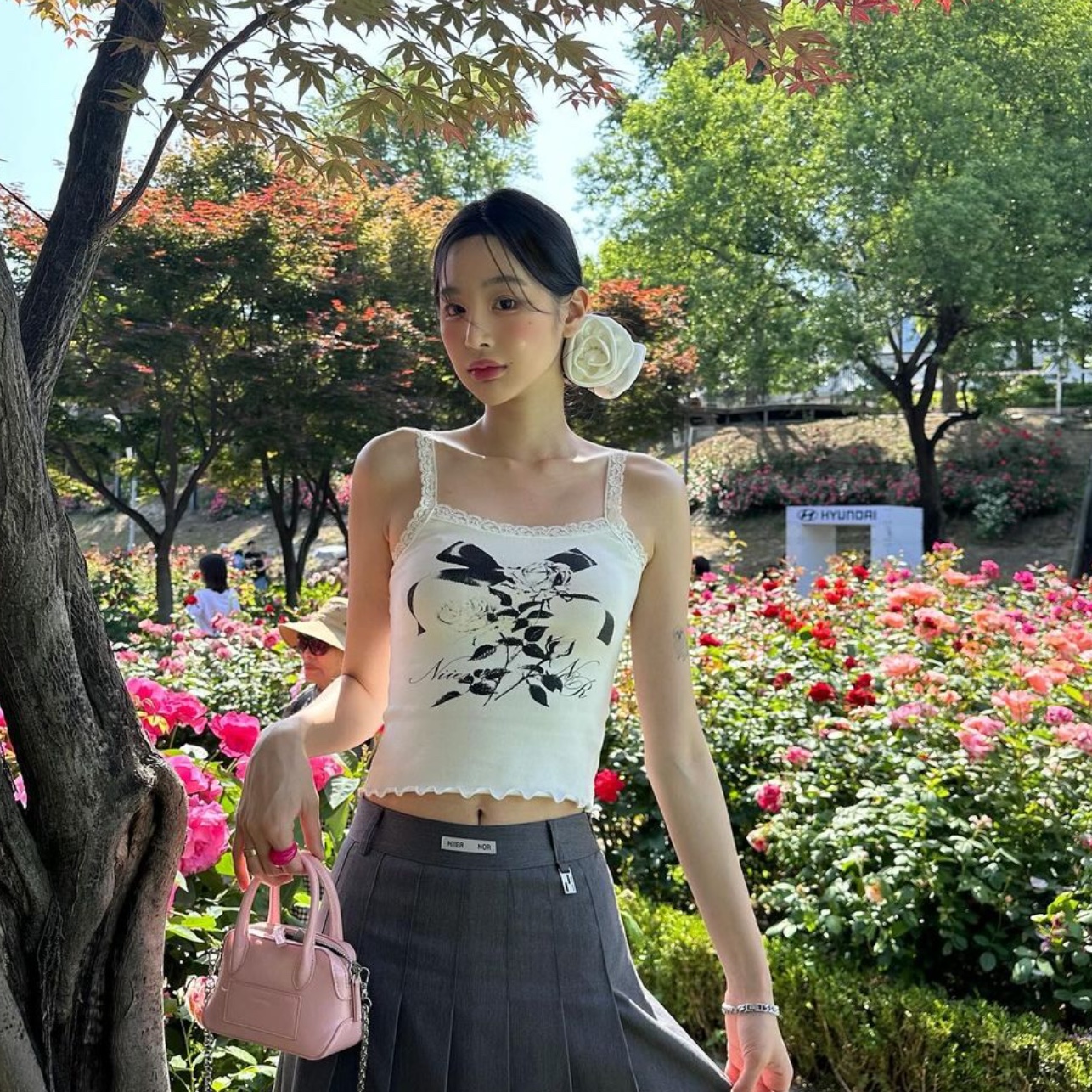 NIIER NOR Lace Sleeveless White, NIIER NOR Lace Sleeveless Black 착용 스타일