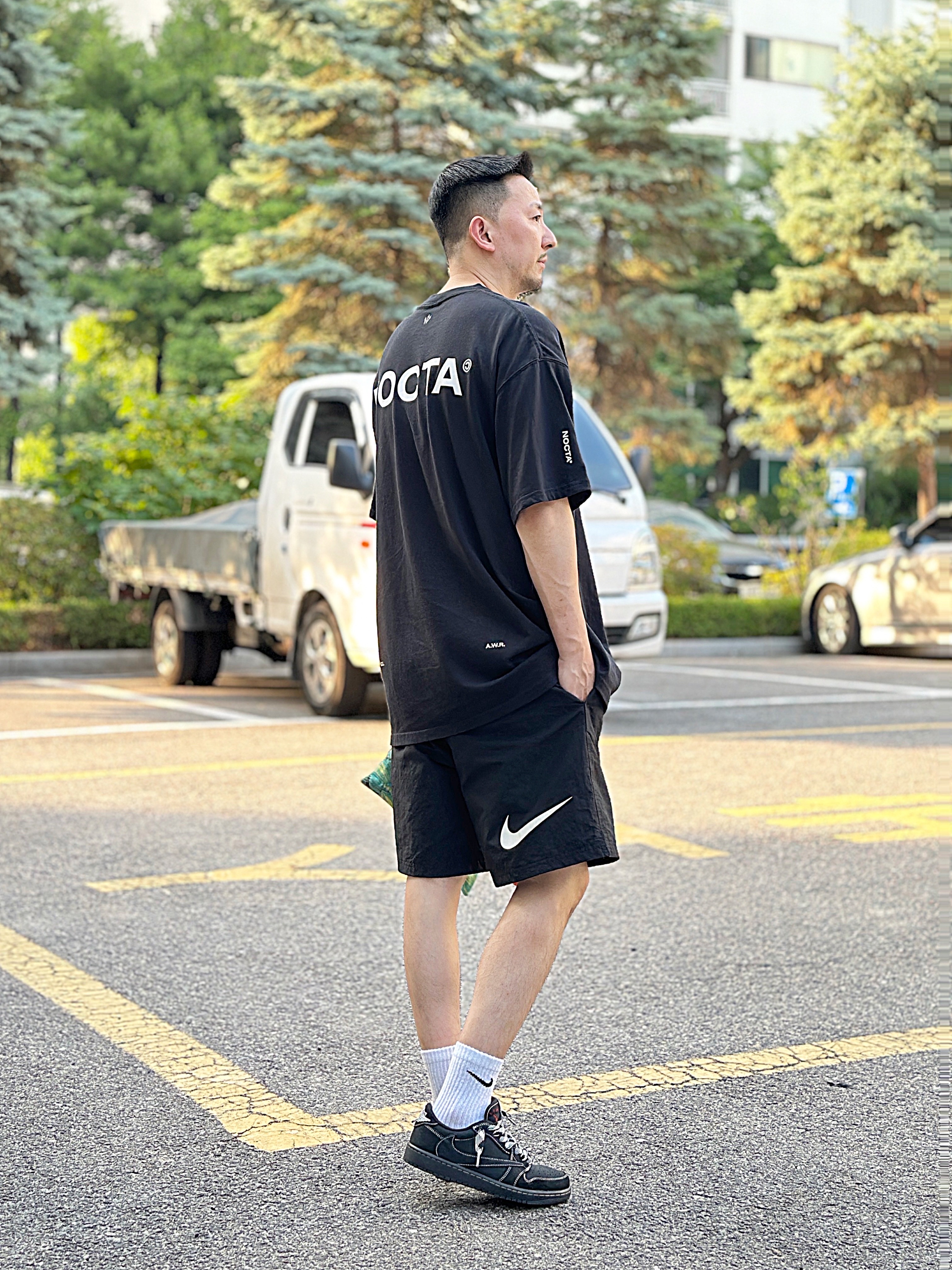 Nike x Drake Nocta Max 90 T-Shirt Black (FN7663-010), Nike x Stussy Shorts Black (FJ9167-010) 착용 스타일
