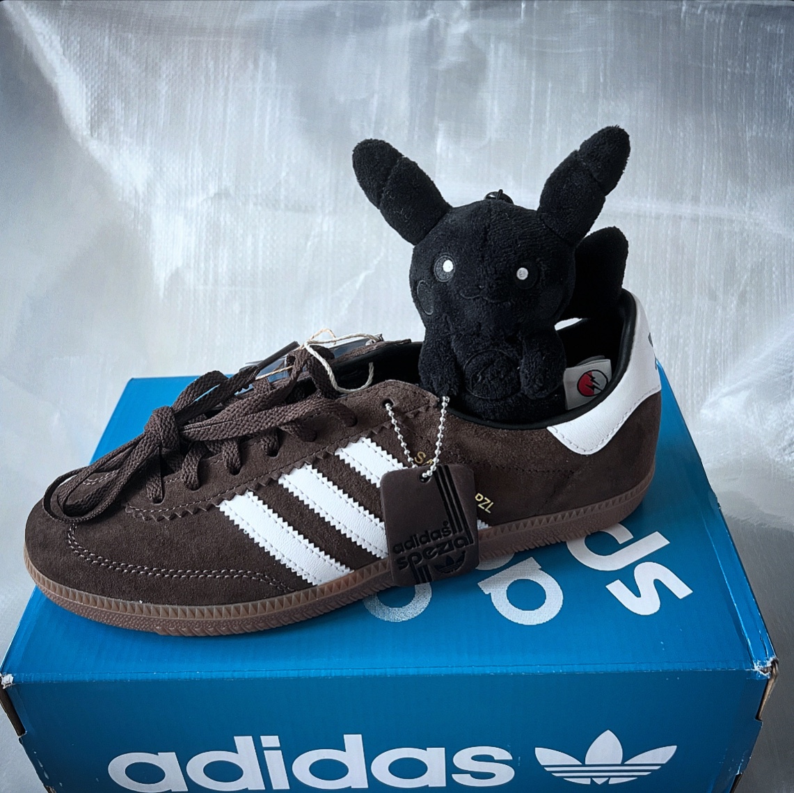 Adidas Samba Deco Spezial Brown Cloud White, Fragment x Pokemon INN Thunderbolt Project TBP Mascot Key Ring Pikachu Black 착용 스타일