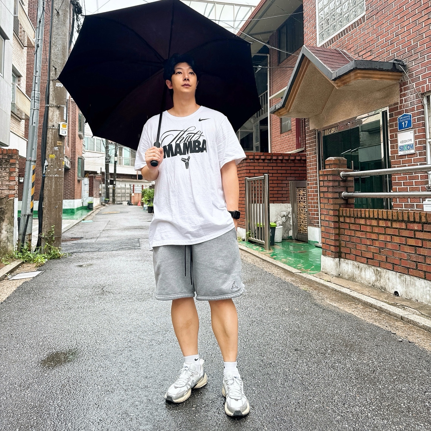 Nike Kobe T-Shirt White - US/EU, Nike V2K Run Summit White Metallic Silver 착용 스타일