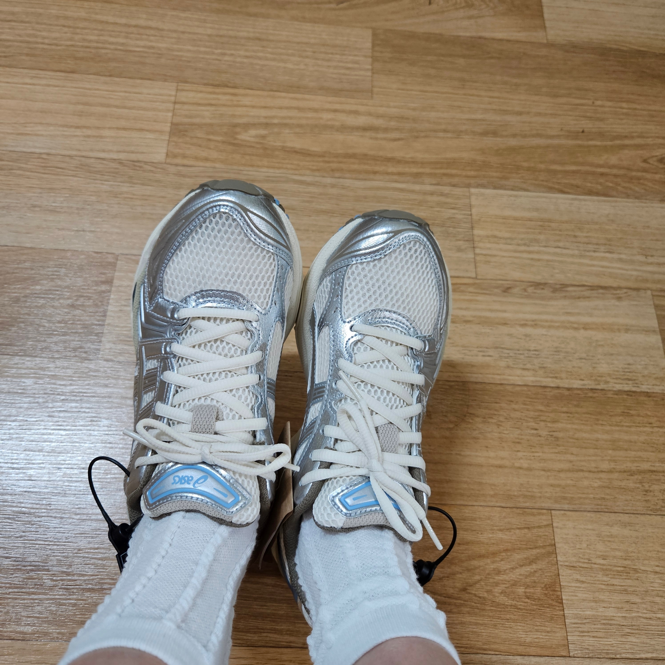 (W) Asics Gel-Kayano 14 Cream Pepper 착용 스타일 - 2