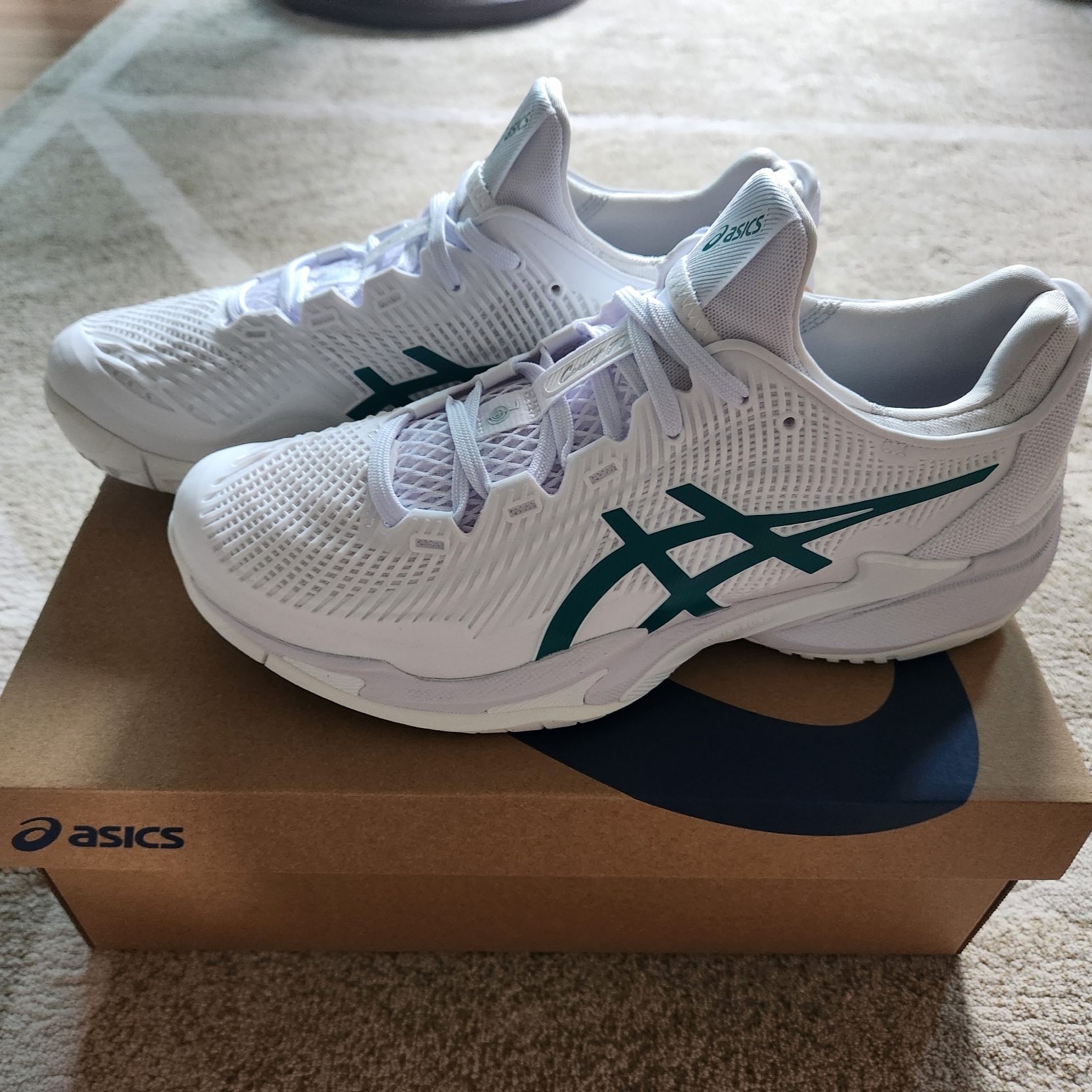 Asics Court FF 3 Novak White Pitch Green 착용 스타일