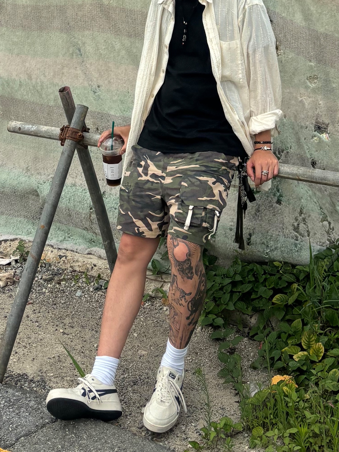 Onitsuka Tiger GSM SD Cream Black, Wapworks Utility Ripstop Baggy Shorts 착용 스타일 - 4