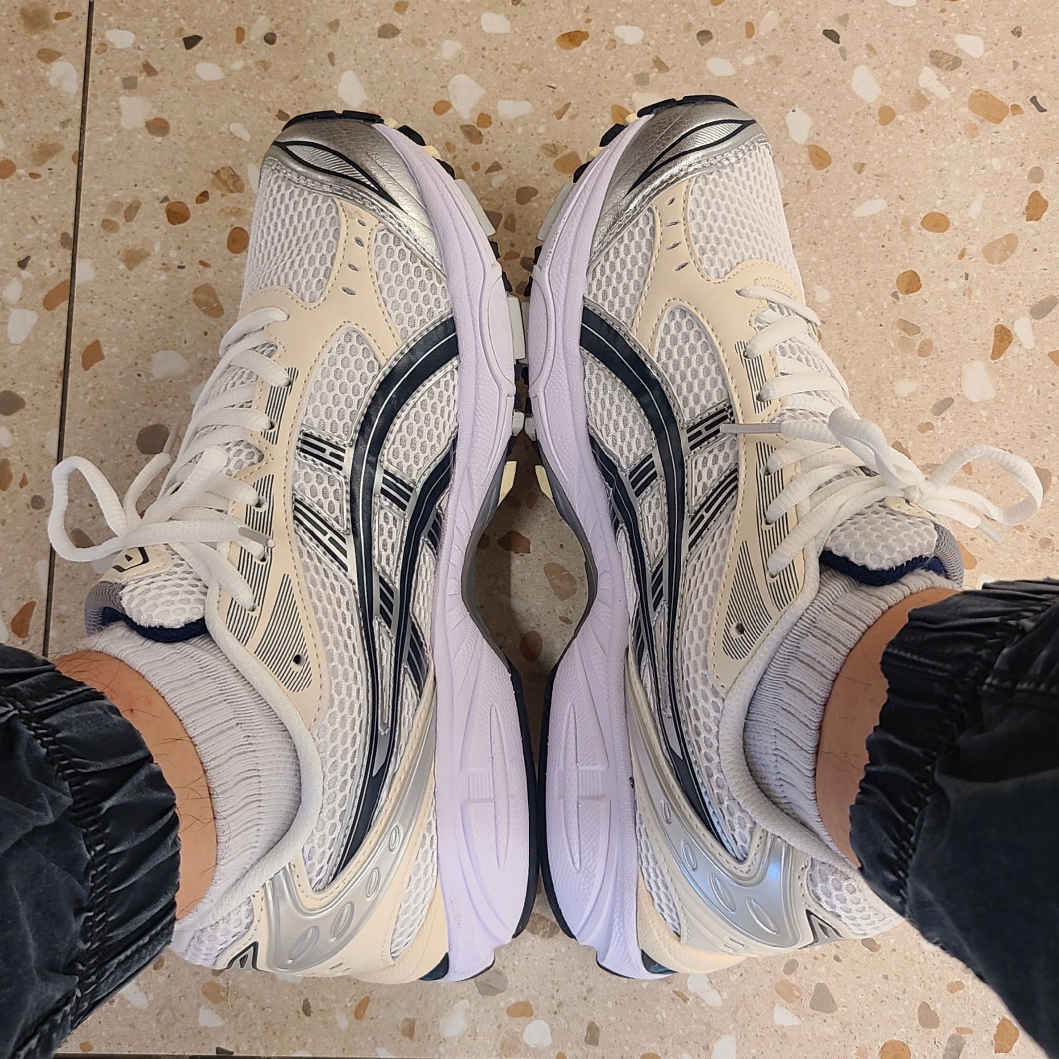 (W) Asics Gel-Kayano 14 White Midnight 착용 스타일 - 4