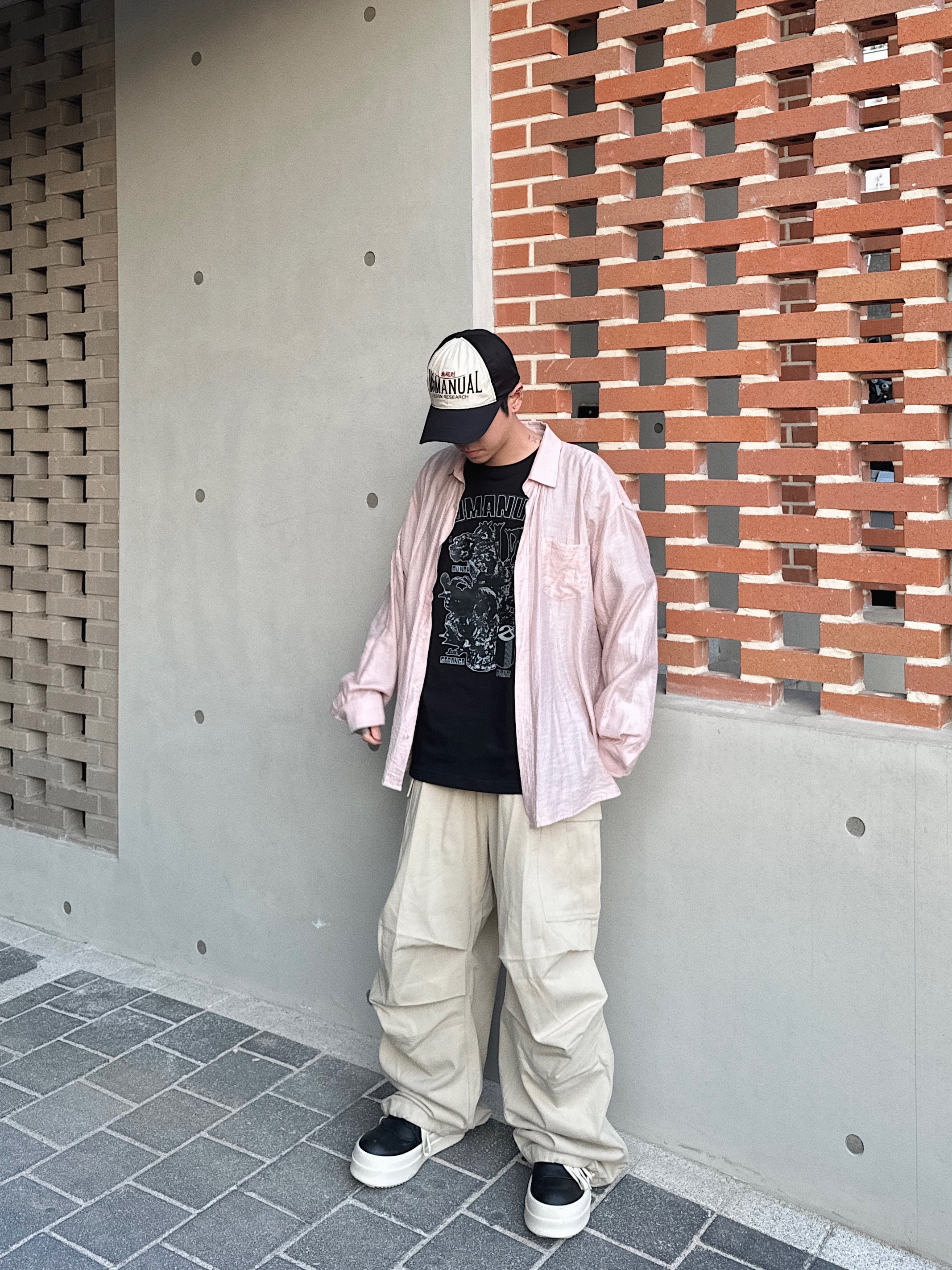 Nonnod Side Zip Cargo Pants Beige, Rick Owens Geobasket Full Grain Calf Leather Strobe Sneakers Black Milk White 착용 스타일 - 5