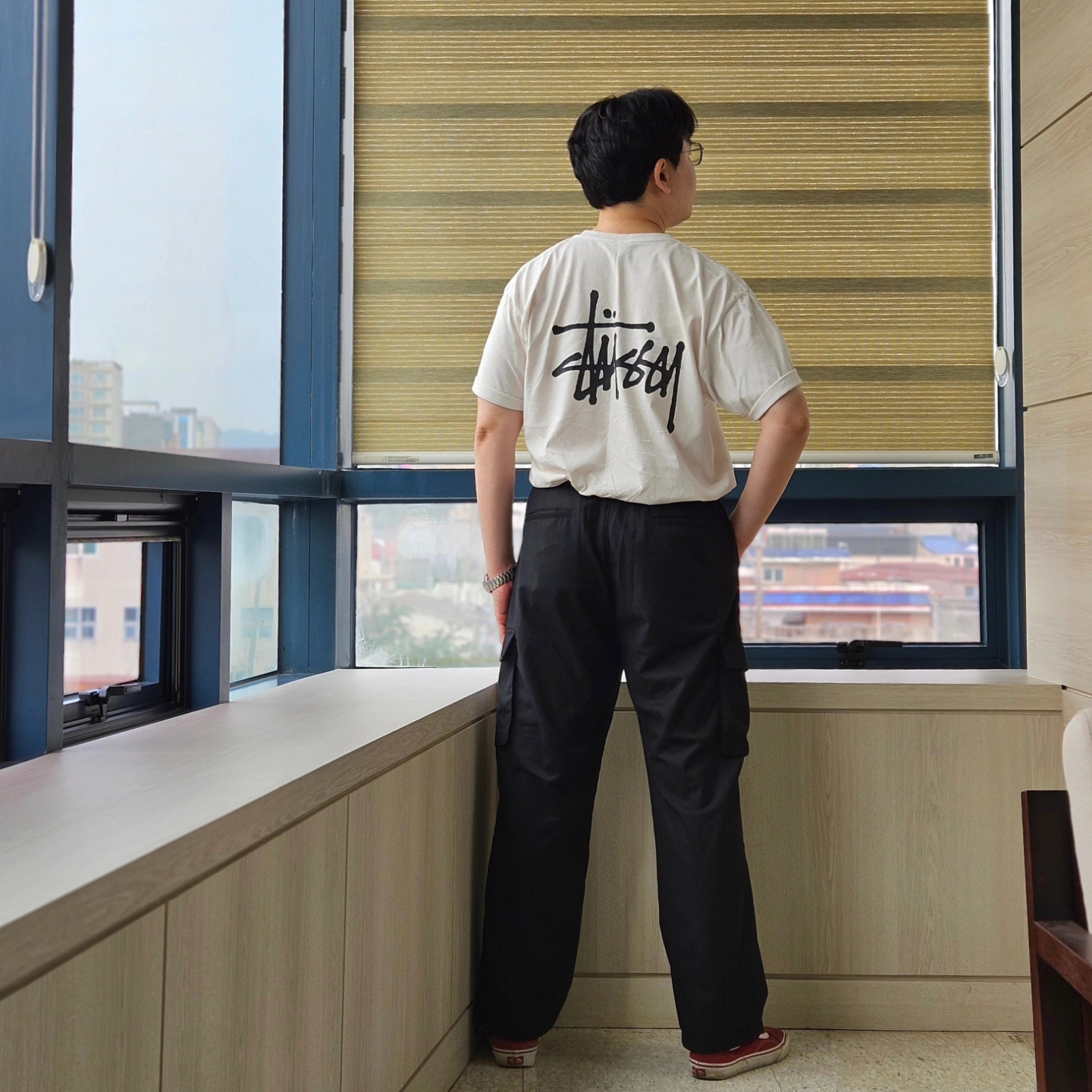 Stussy Basic Stussy Pigment Dyed T-Shirt Natural 2023, COS Nylon Crossbody Saddle Bag Black 착용 스타일 - 2
