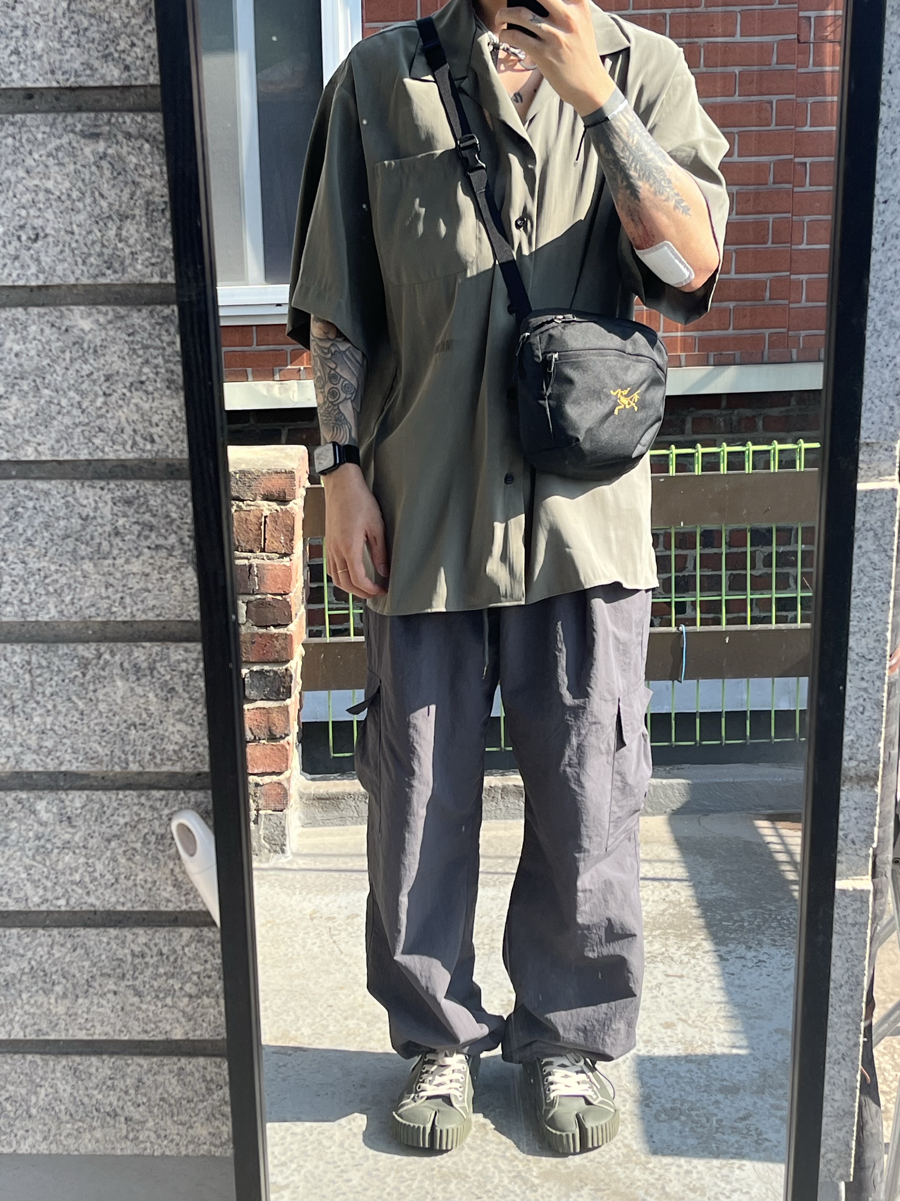 Our Legacy Ladon Leather Keychain Black, (W) Maison Margiela Tabi Low Canvas Sneakers Dark Green 착용 스타일 - 2