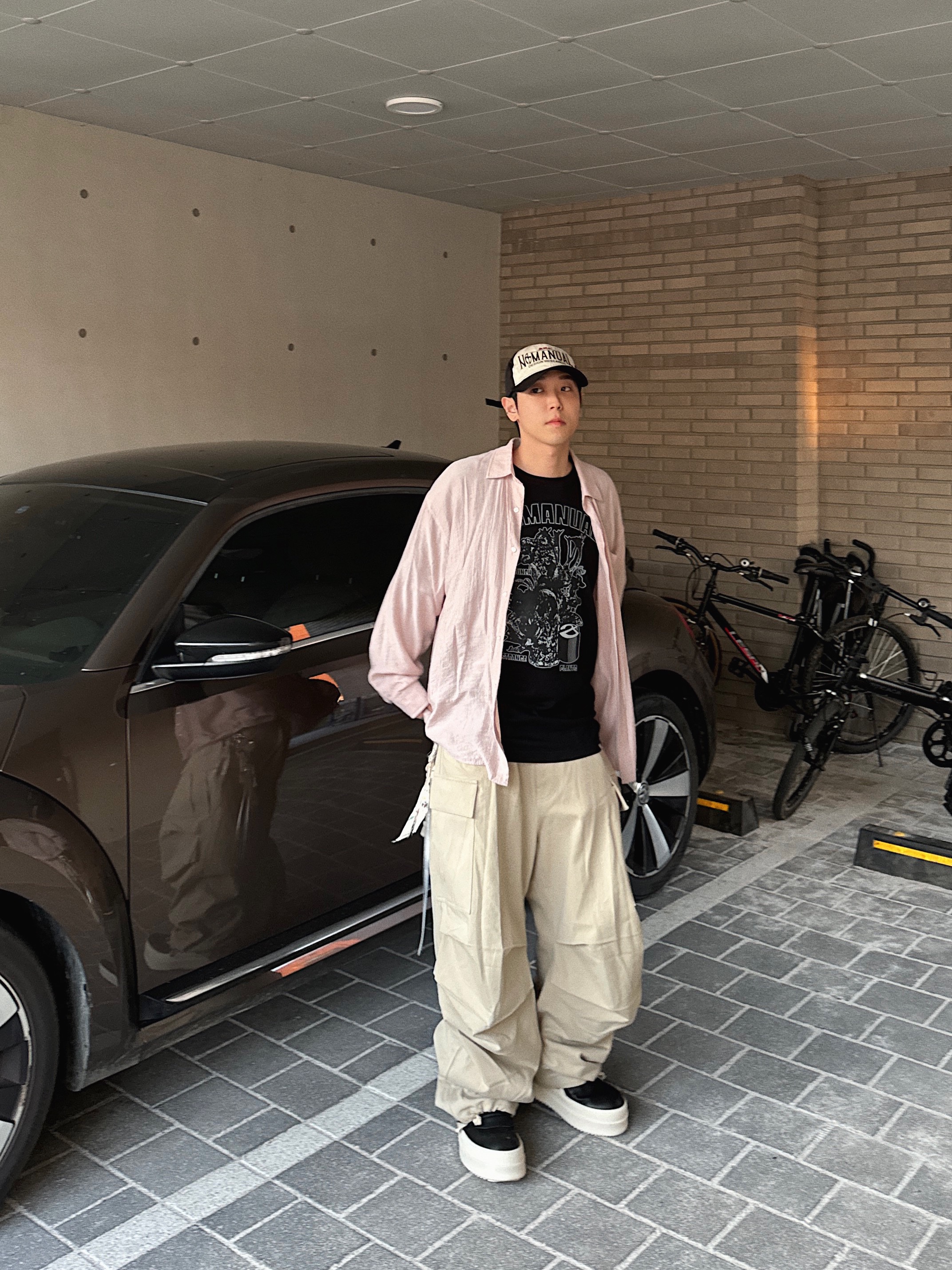 Nonnod Side Zip Cargo Pants Beige, Rick Owens Geobasket Full Grain Calf Leather Strobe Sneakers Black Milk White 착용 스타일 - 1
